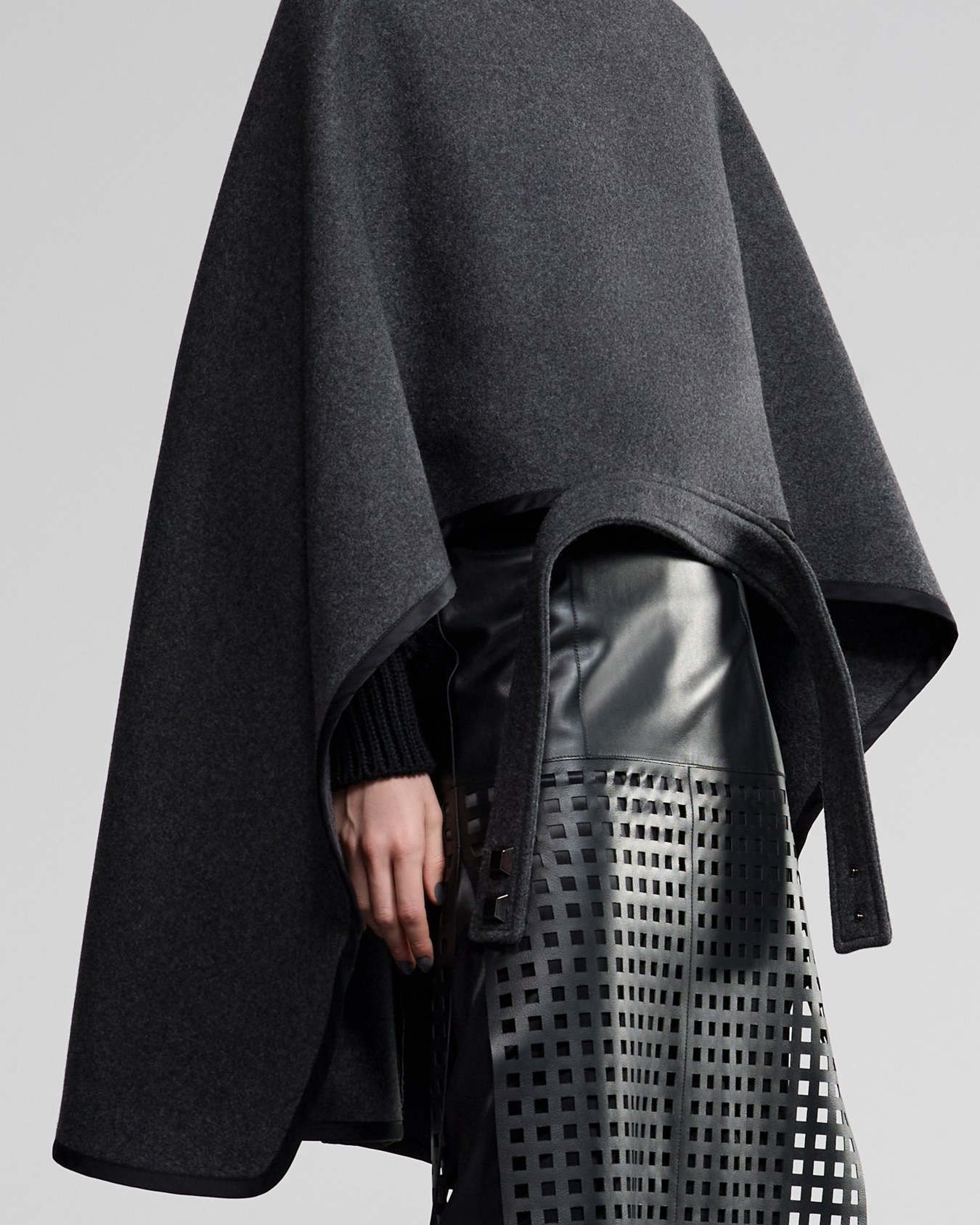 Gonna longuette in nappa vegetale con traforo laser cut Capsule Polygon Slide 5