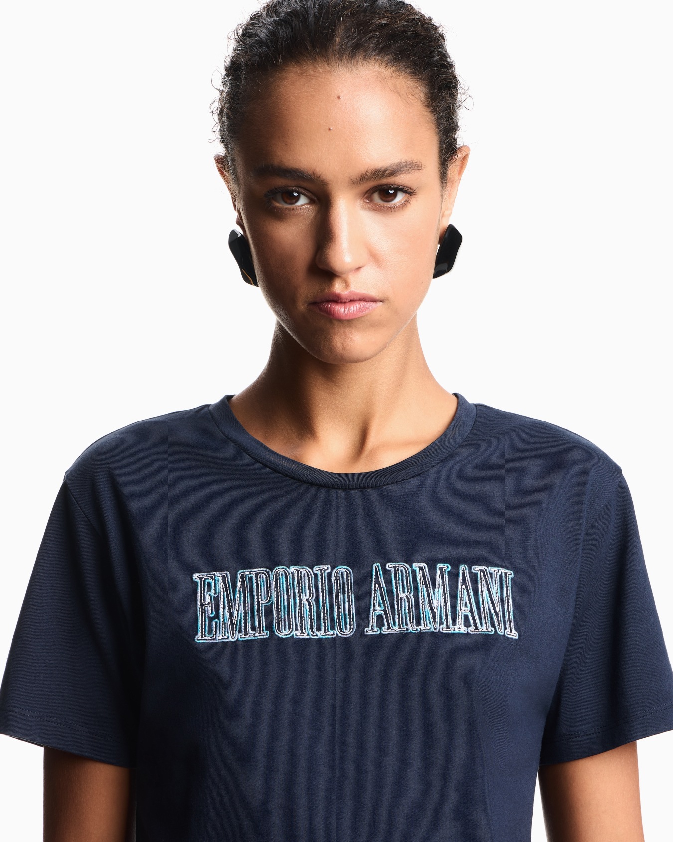 Camiseta de punto orgánico con logotipo multicolor bordado ASV Diapositiva 4