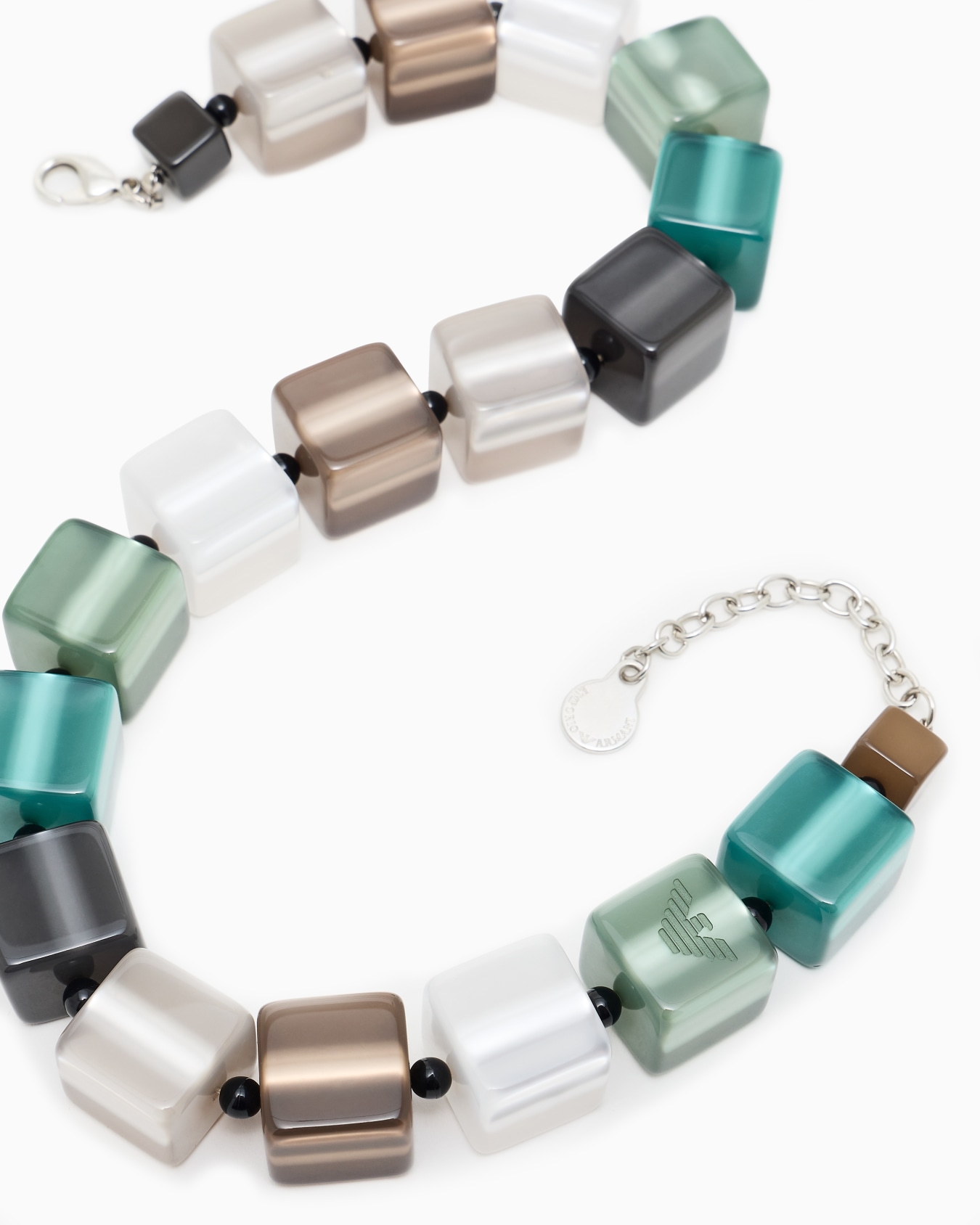 Collier avec cubes et micro-boules Diapositive 1