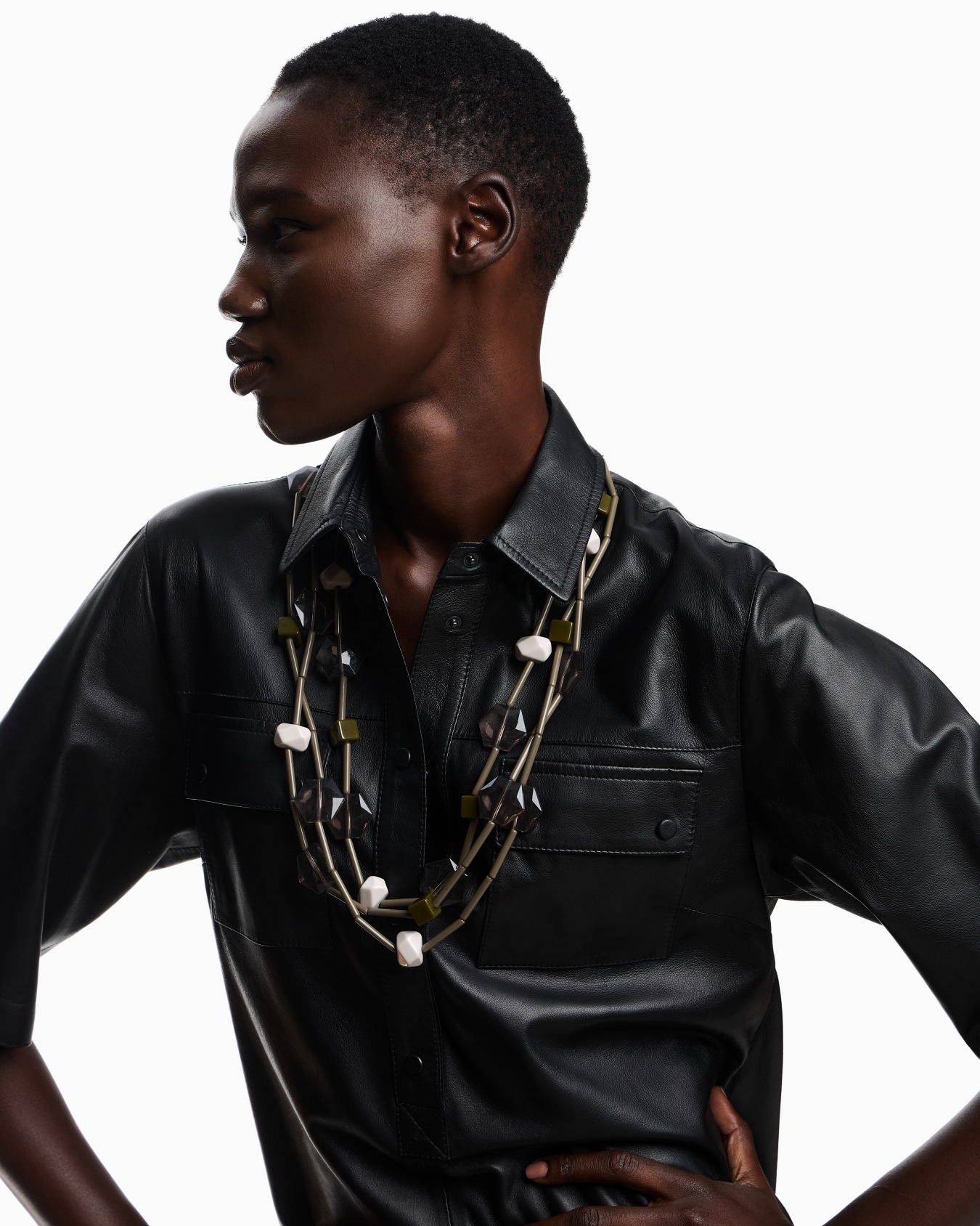Collier multibrins avec éléments géométriques Diapositive 2