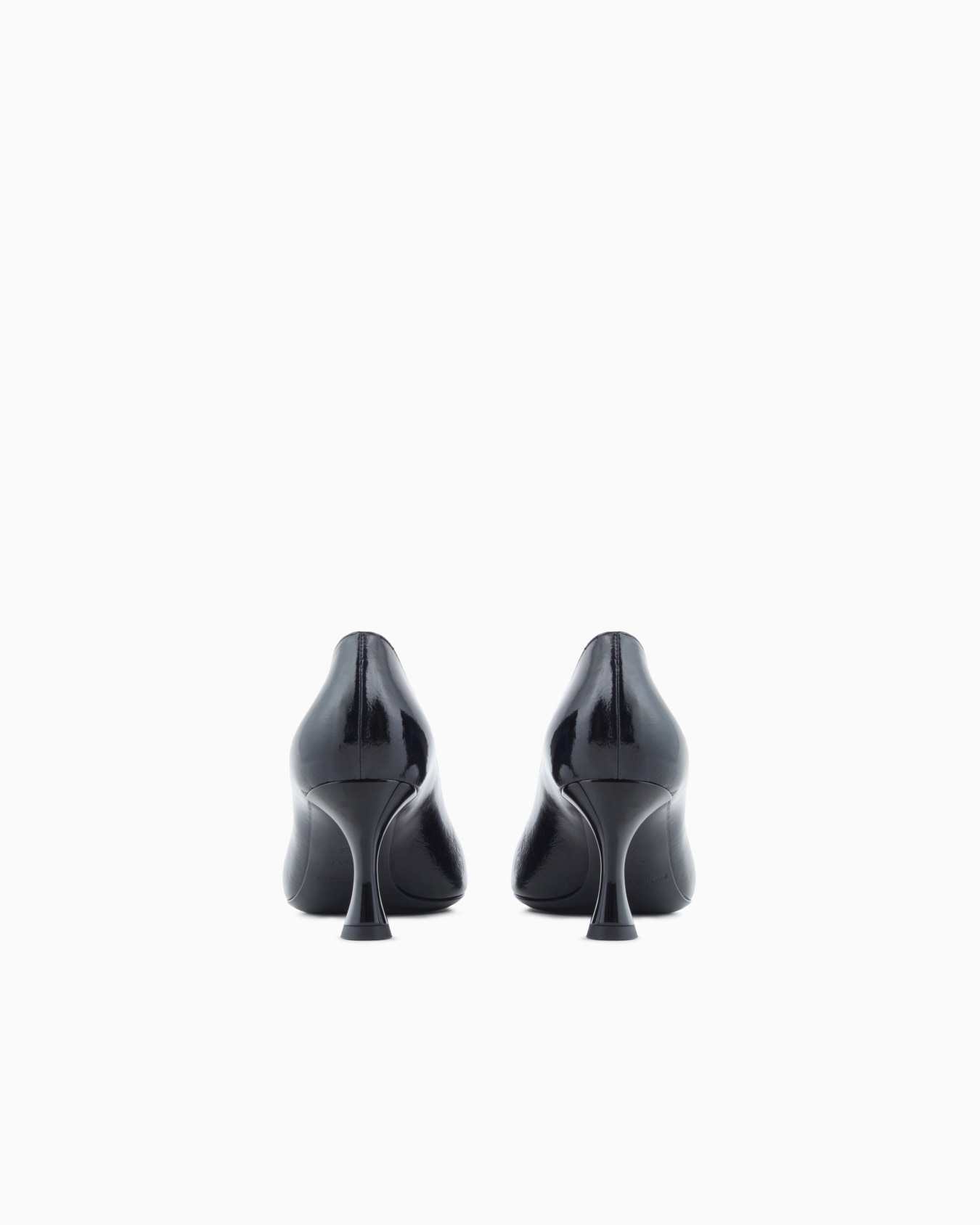 Patent leather court shoes Slide 3
