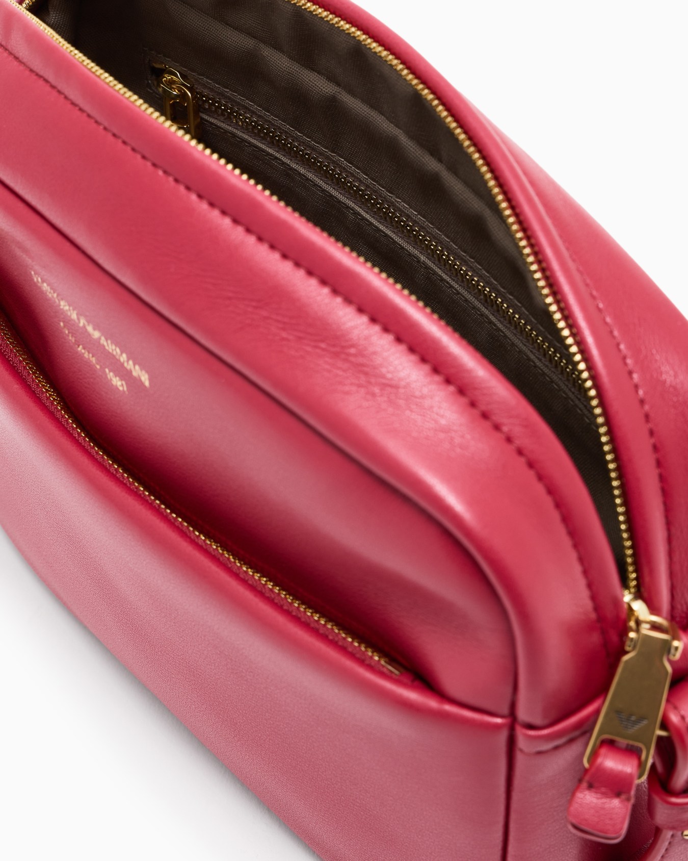 Leather camera case with shoulder strap Slide 2