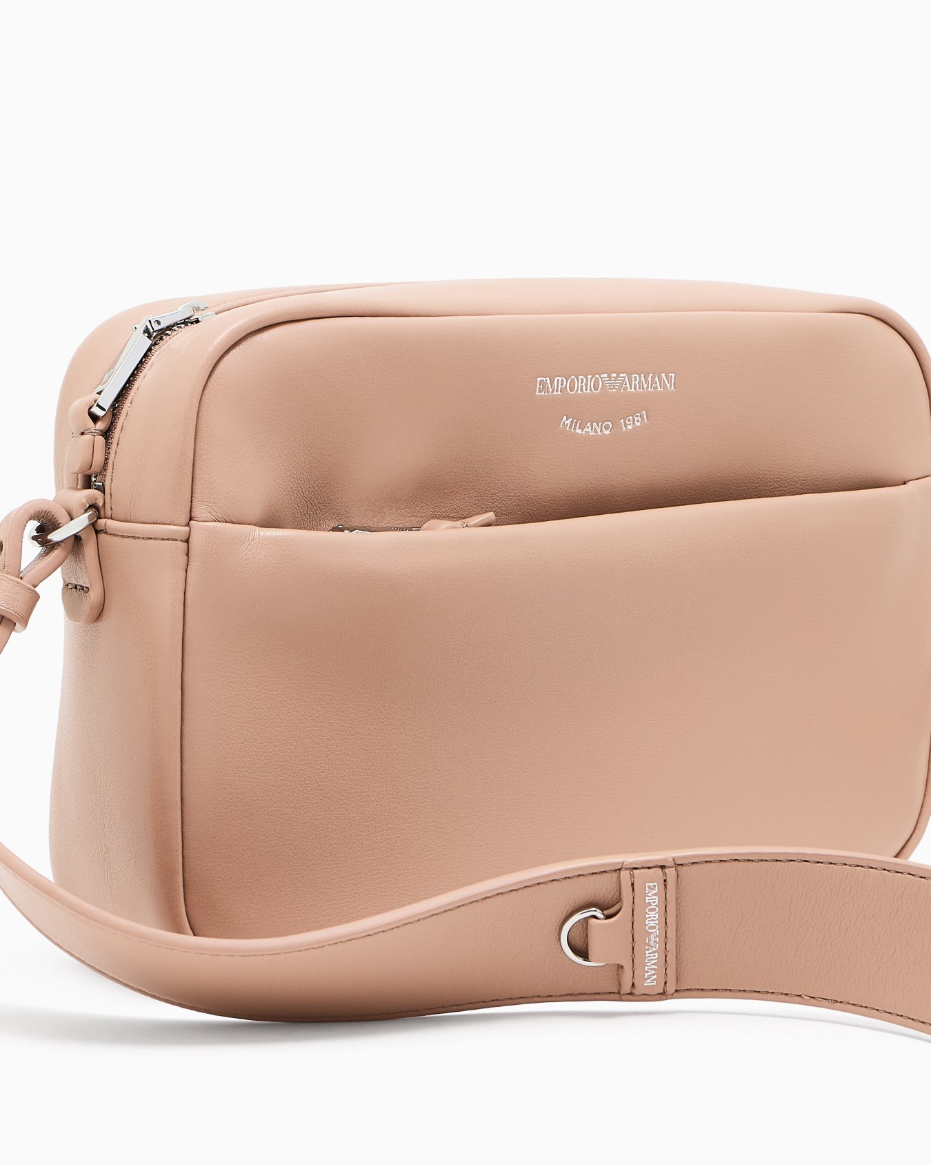 Leather camera case with shoulder strap Slide 4