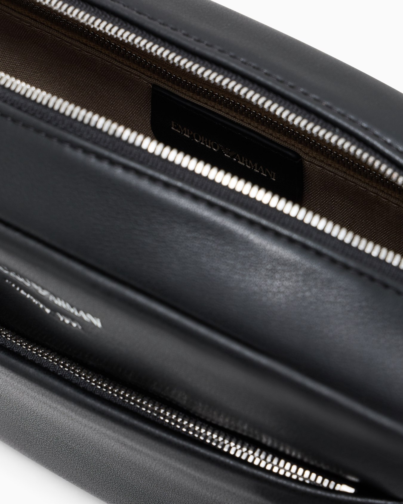 Camera case a tracolla in pelle Slide 3