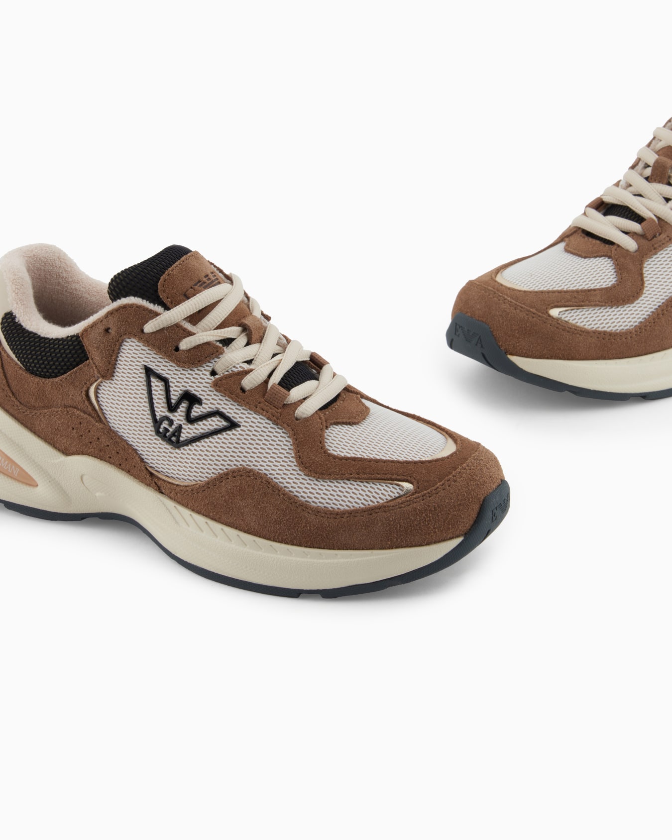 Mesh sneakers with suede details and an eagle logo Slide 4