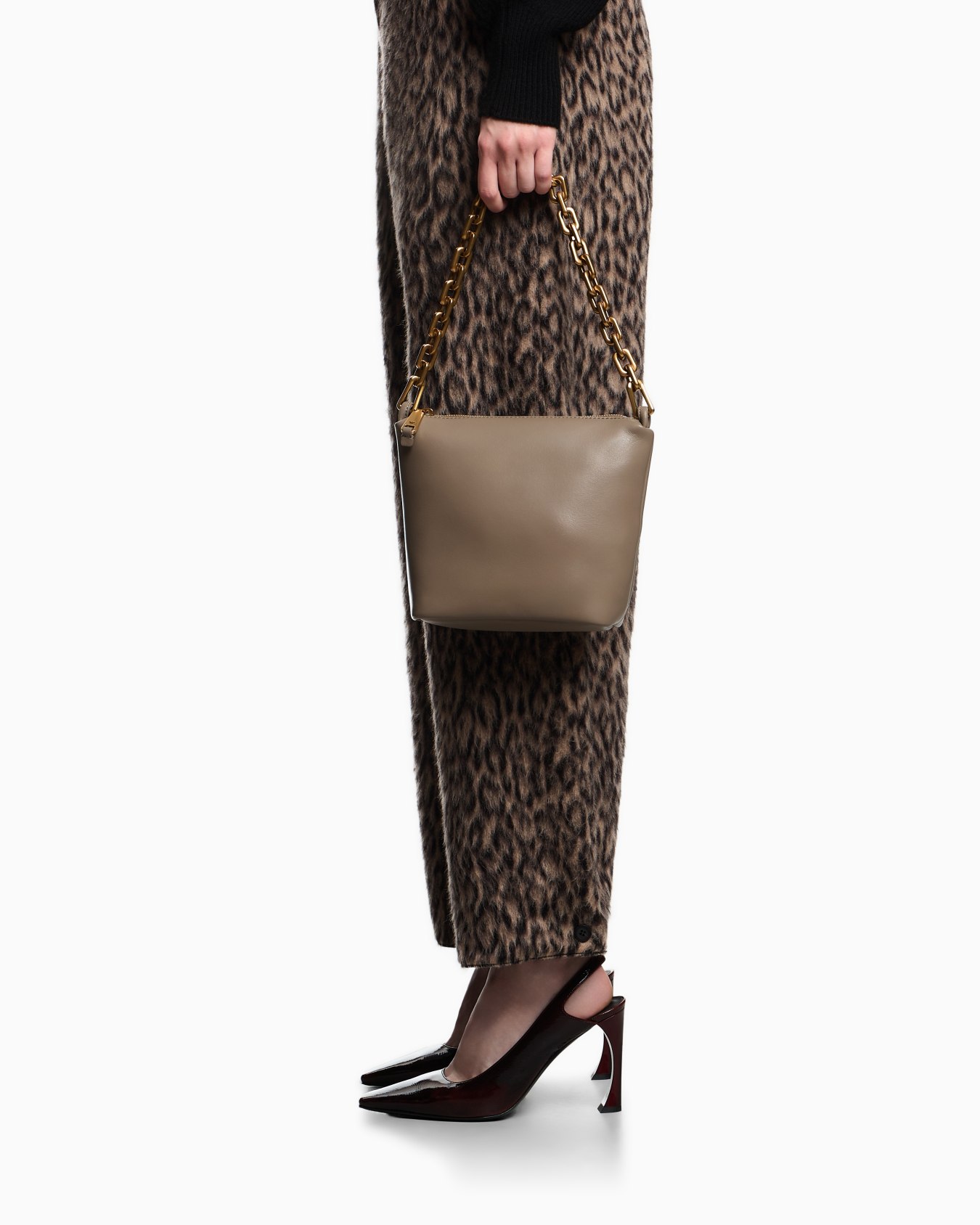 Leather small hobo bag with chain Slide 5