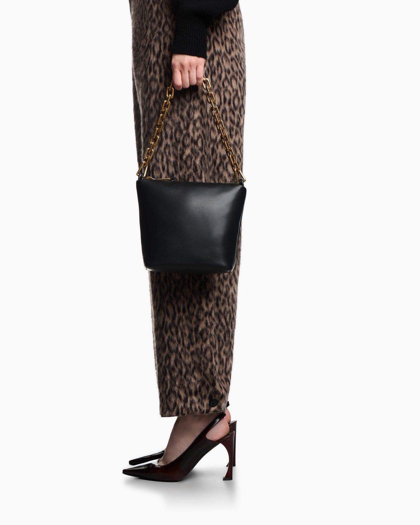 Leather small hobo bag with chain Slide 5