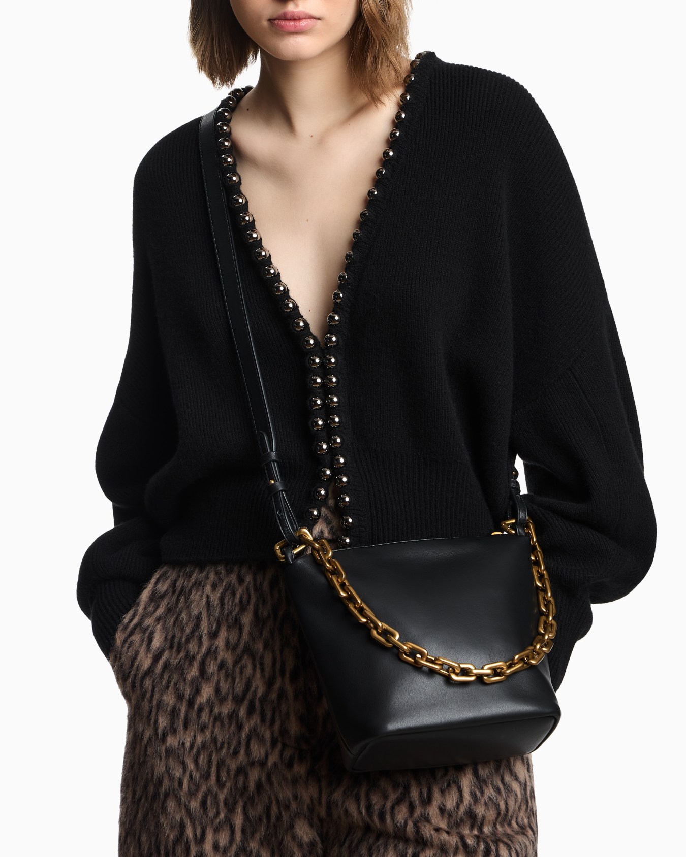 Leather small hobo bag with chain Slide 6