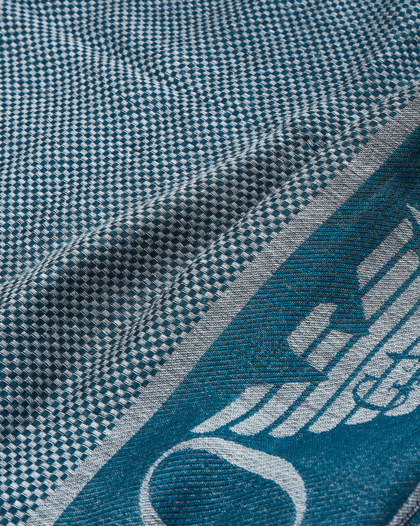 Stole with gradient micro check motif Slide 1