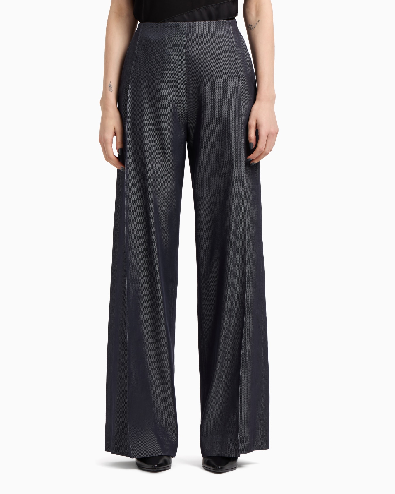 Polygon capsule collection yarn-dyed gabardine trousers Slide 3