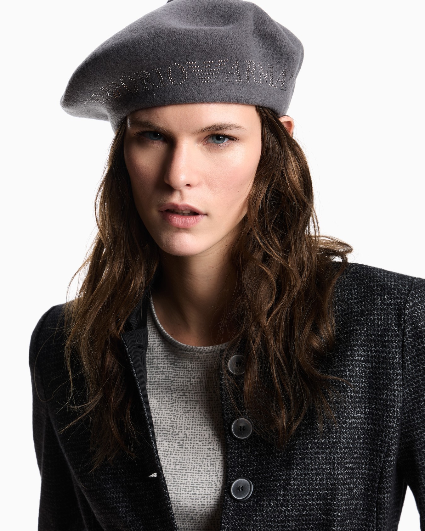 Wool beret with a micro-stud logo Slide 3