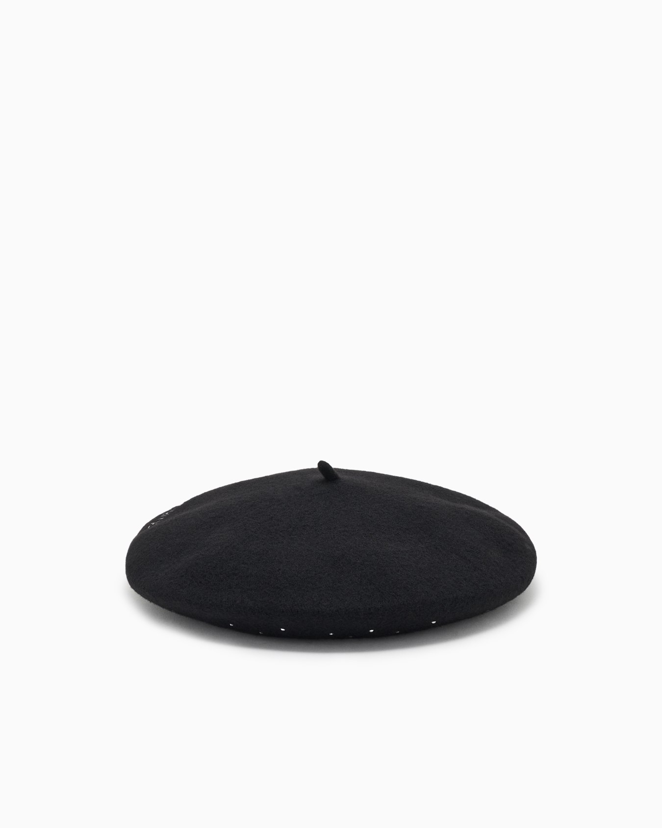 Wool beret with a micro-stud logo Slide 1