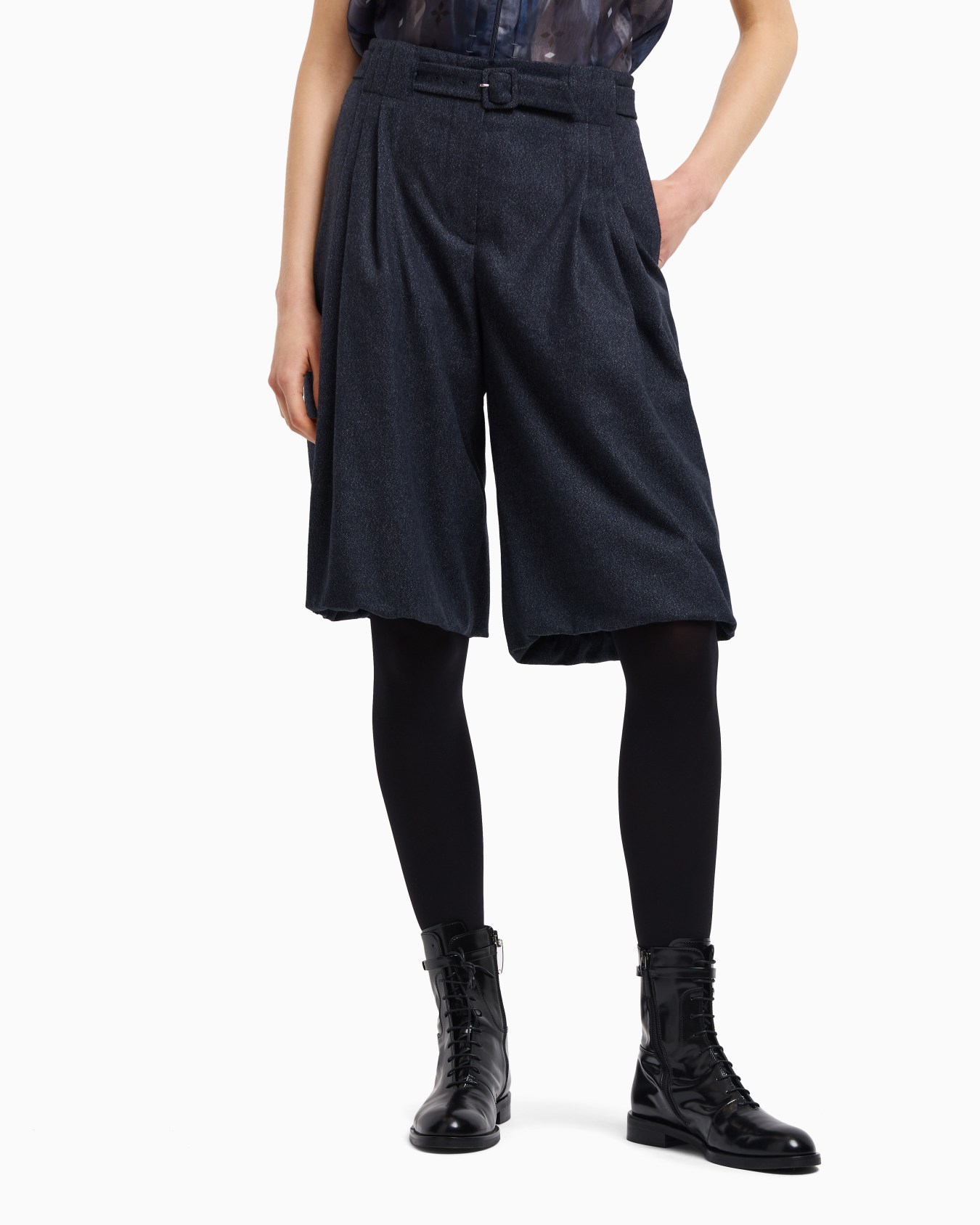 Bermuda shorts with darts and belt in mouliné flannel Slide 3
