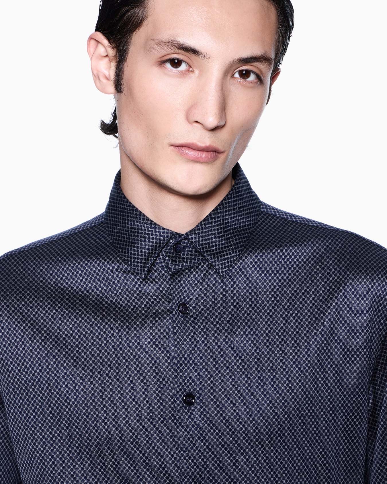 Camisa slim fit de punto de seda y algodón microjacquard Diapositiva 4