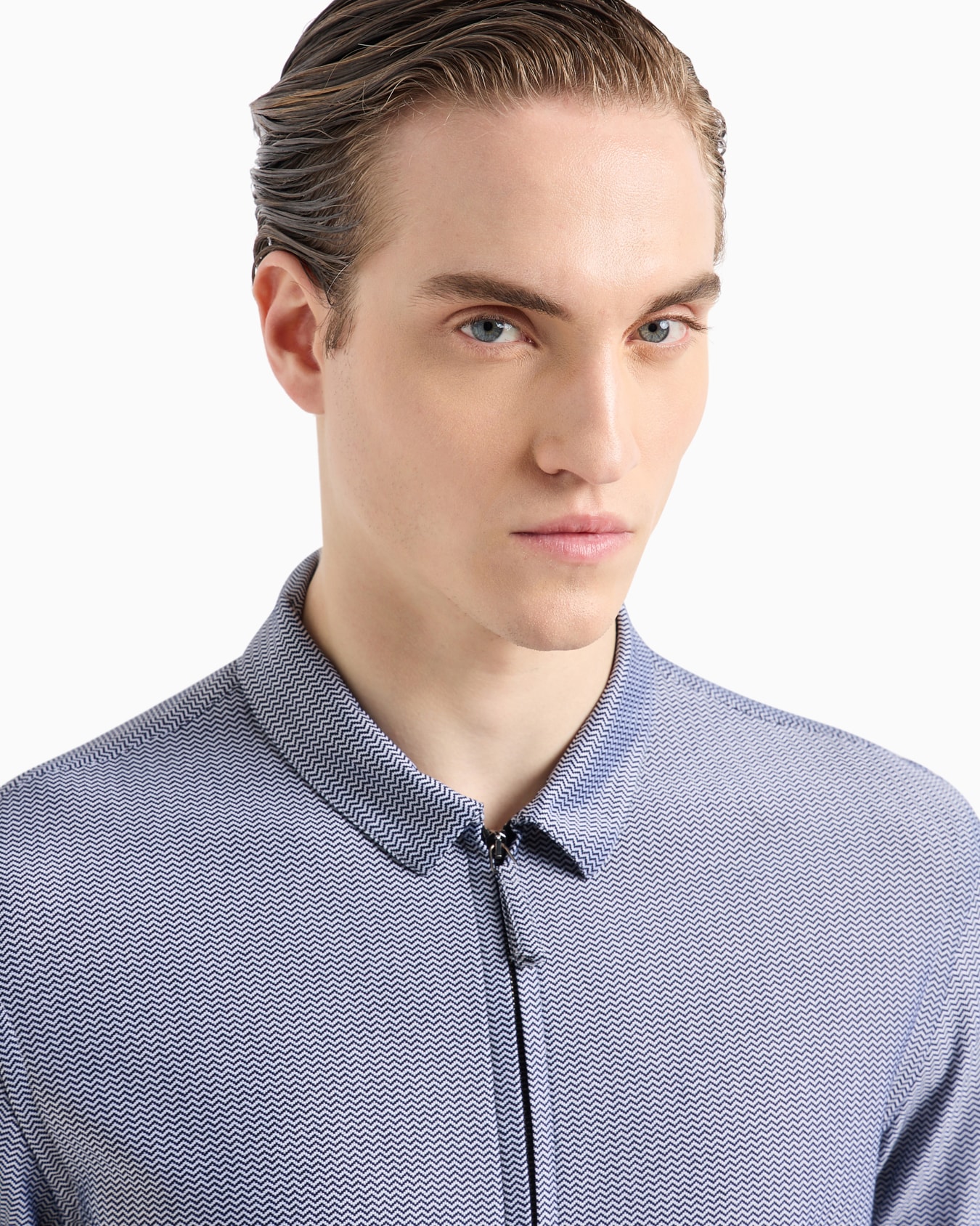 Camisa slim fit en sirsaca de algodón con cremallera Diapositiva 4