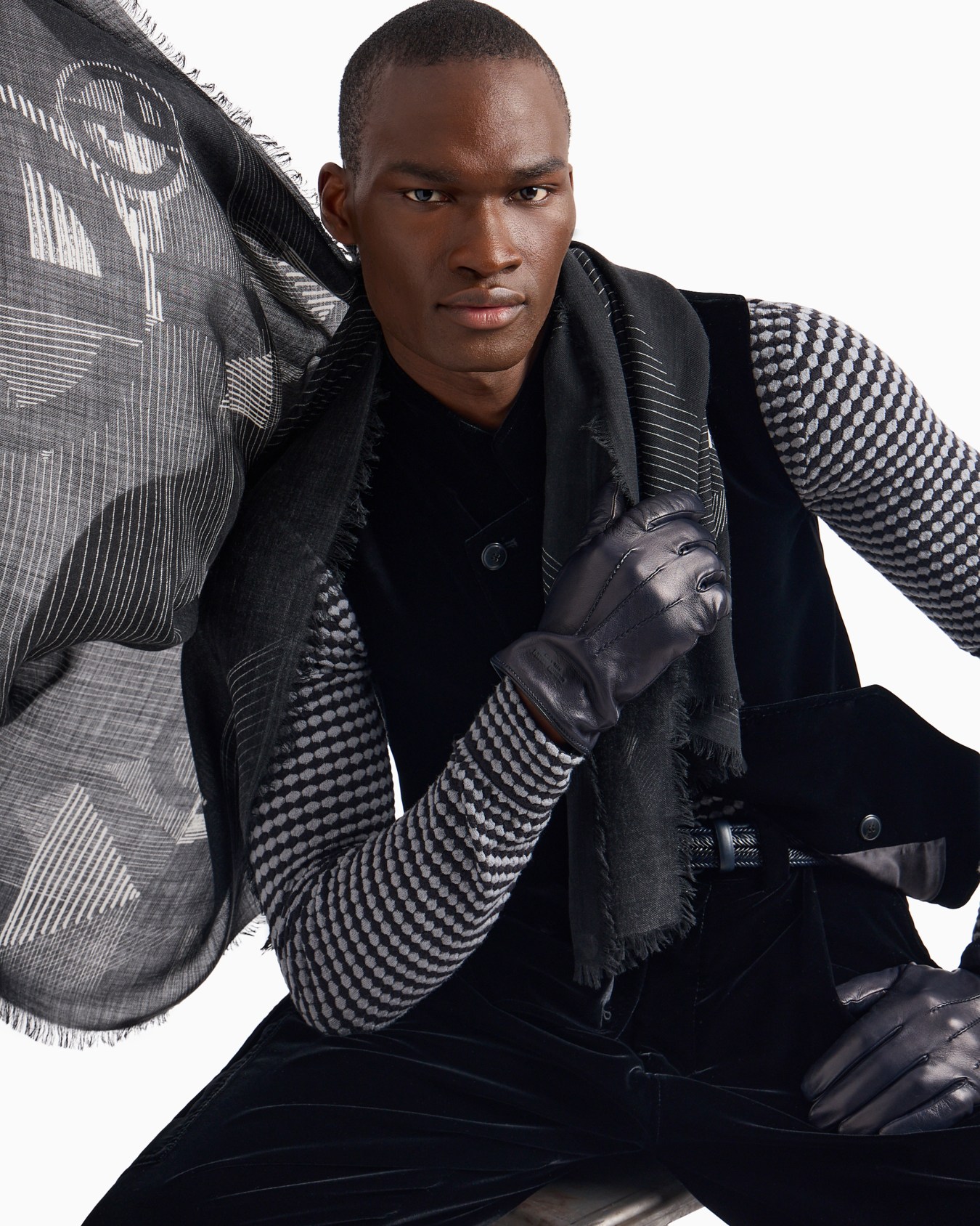 Single-pleat velvet cargo trousers Slide 5