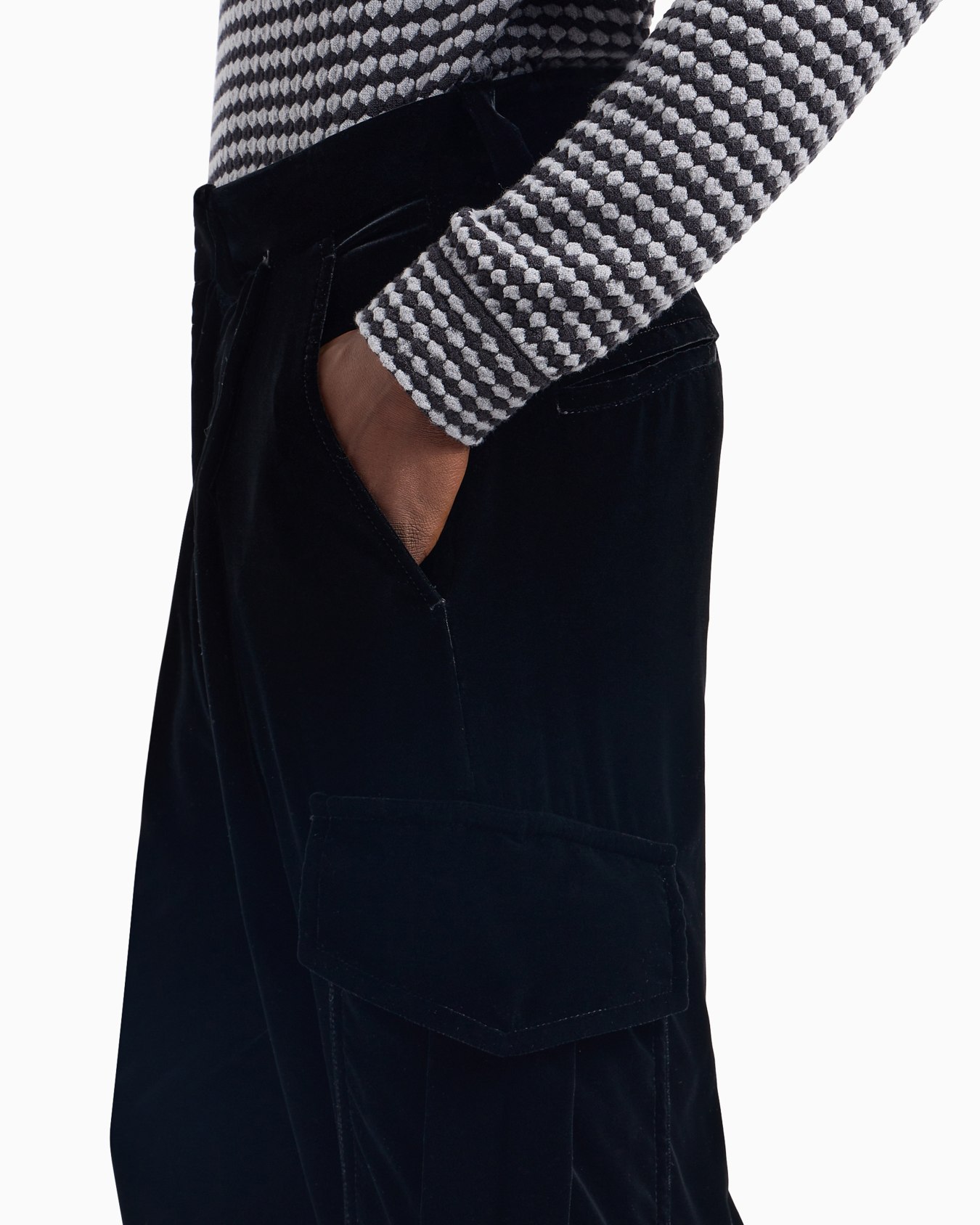 Single-pleat velvet cargo trousers Slide 6