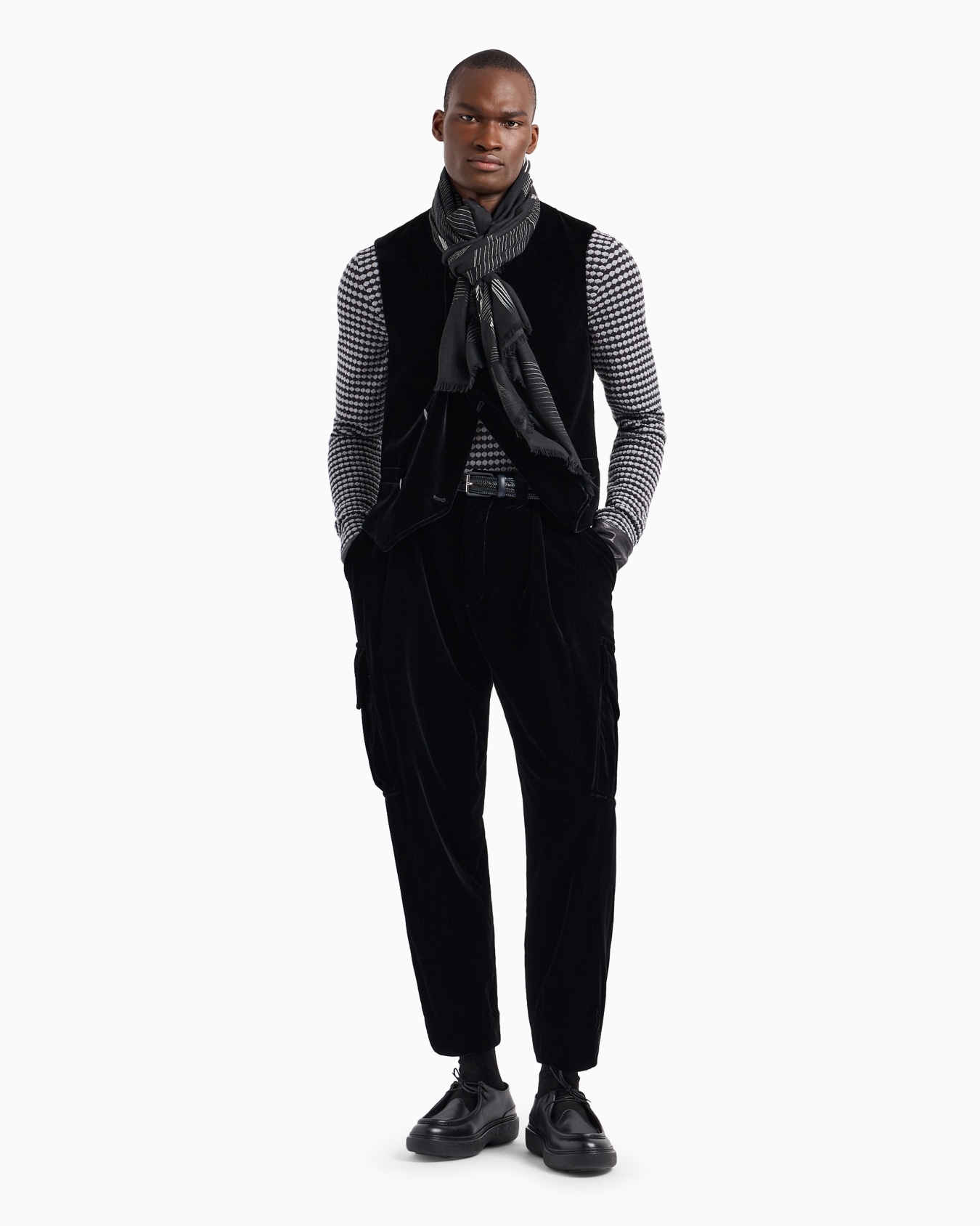 Single-pleat velvet cargo trousers Slide 4
