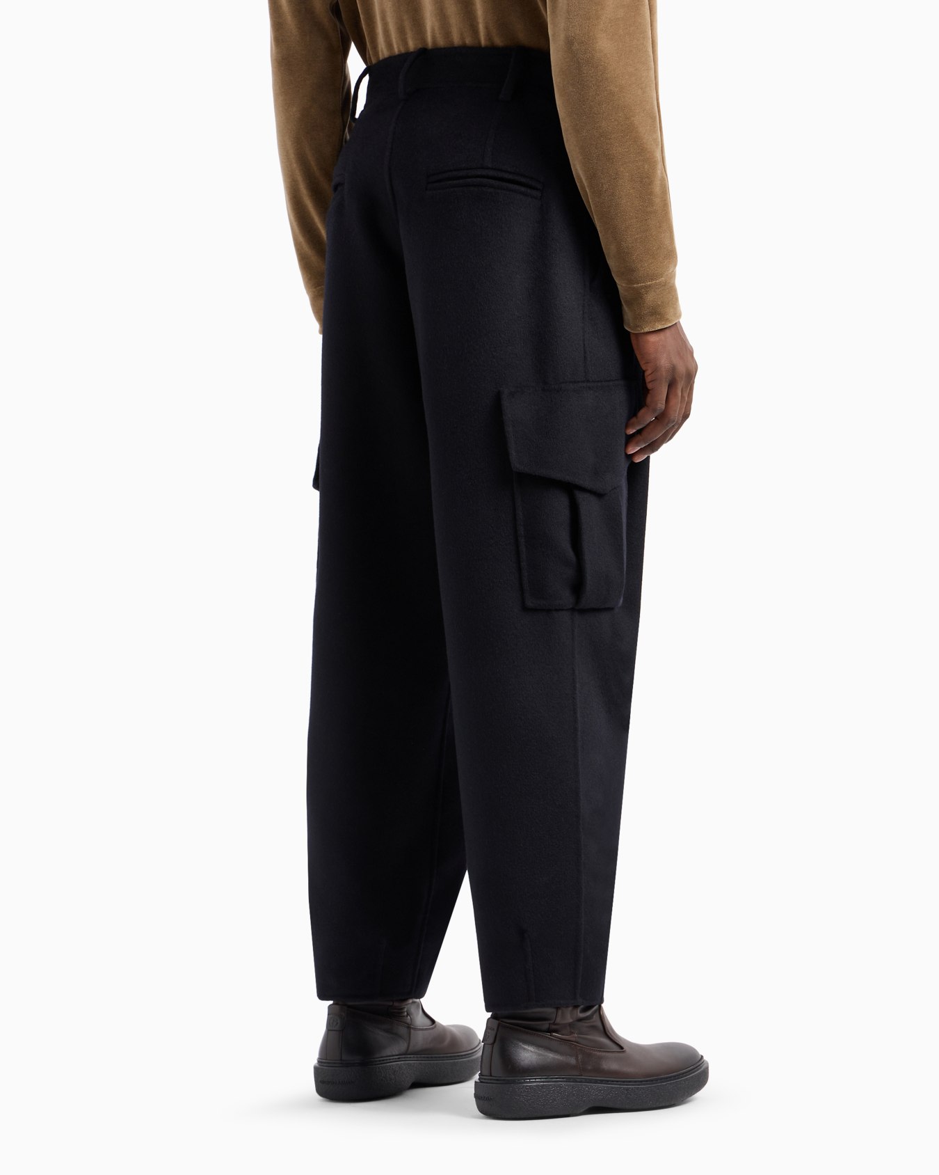 One-pleat cargo trousers in double cashmere cloth Slide 3