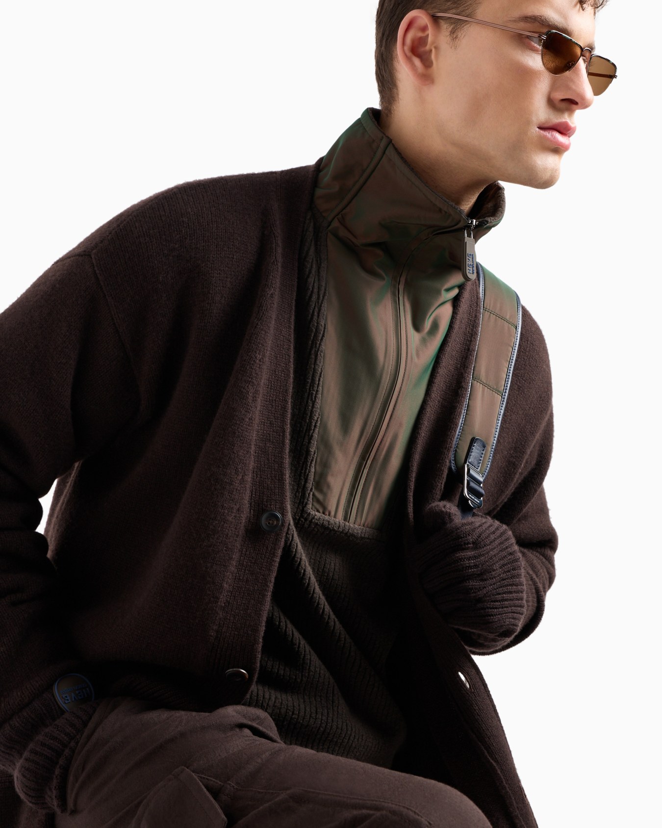 Single-pleat, crinkle wool flannel cargo trousers Slide 4