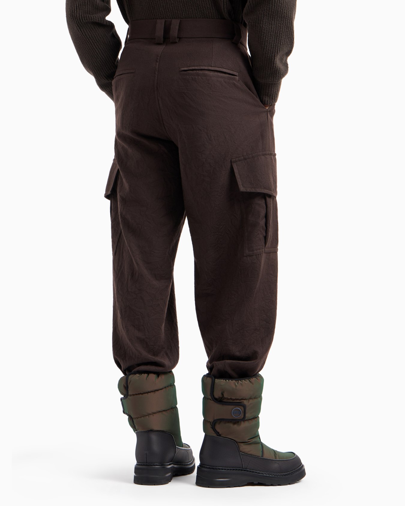 Single-pleat, crinkle wool flannel cargo trousers Slide 2