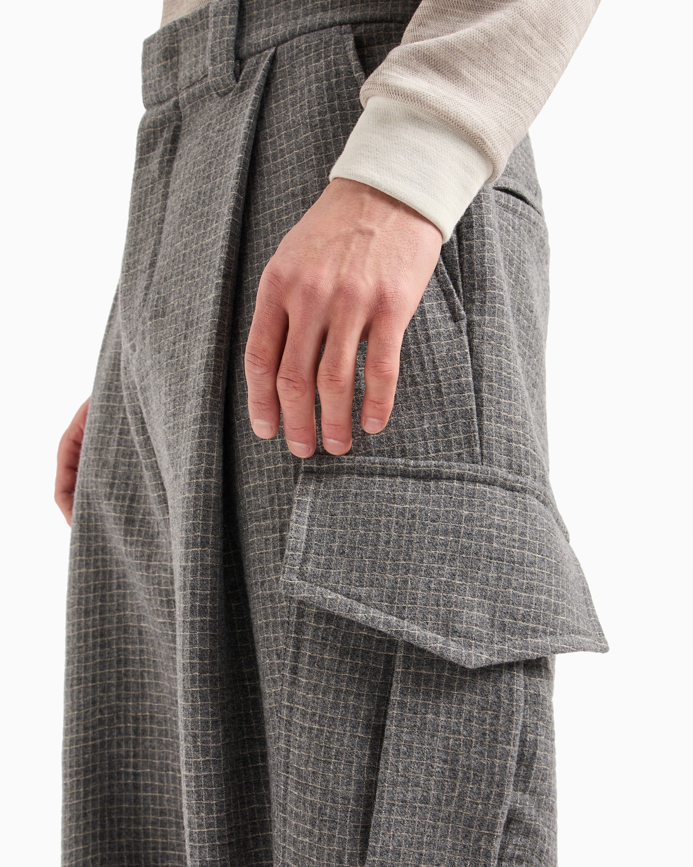 Pantalon cargo à pince simple en laine mélangée et fil métallisé Diapositive 5