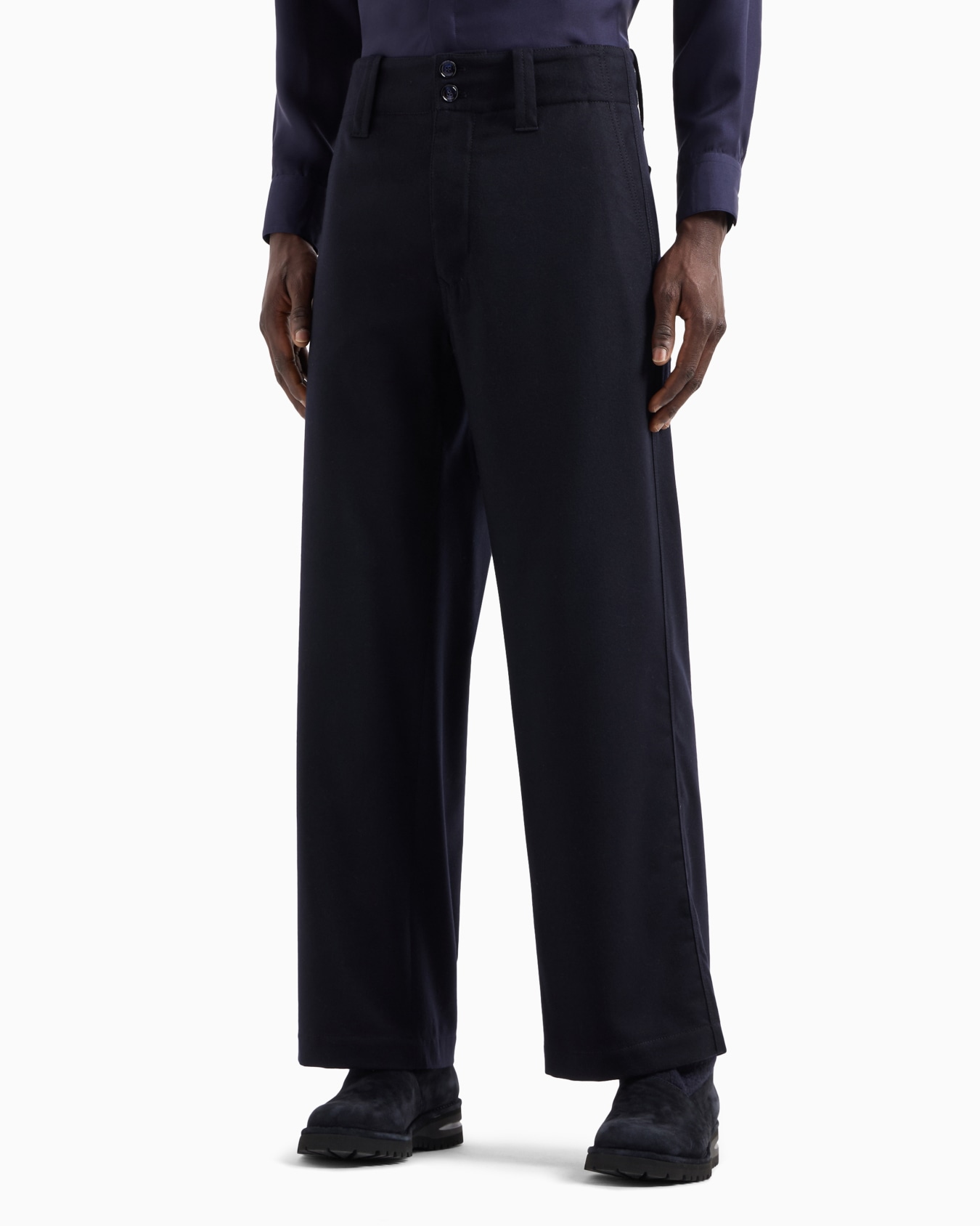 Hose aus leichtem Schurwollstoff Folie 1