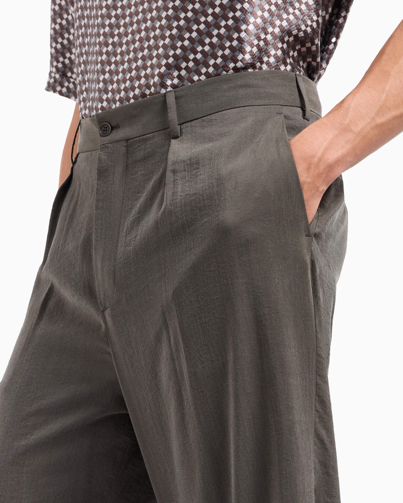 Hose mit einer Bundfalte aus gewaschenem Seidengemisch Folie 5