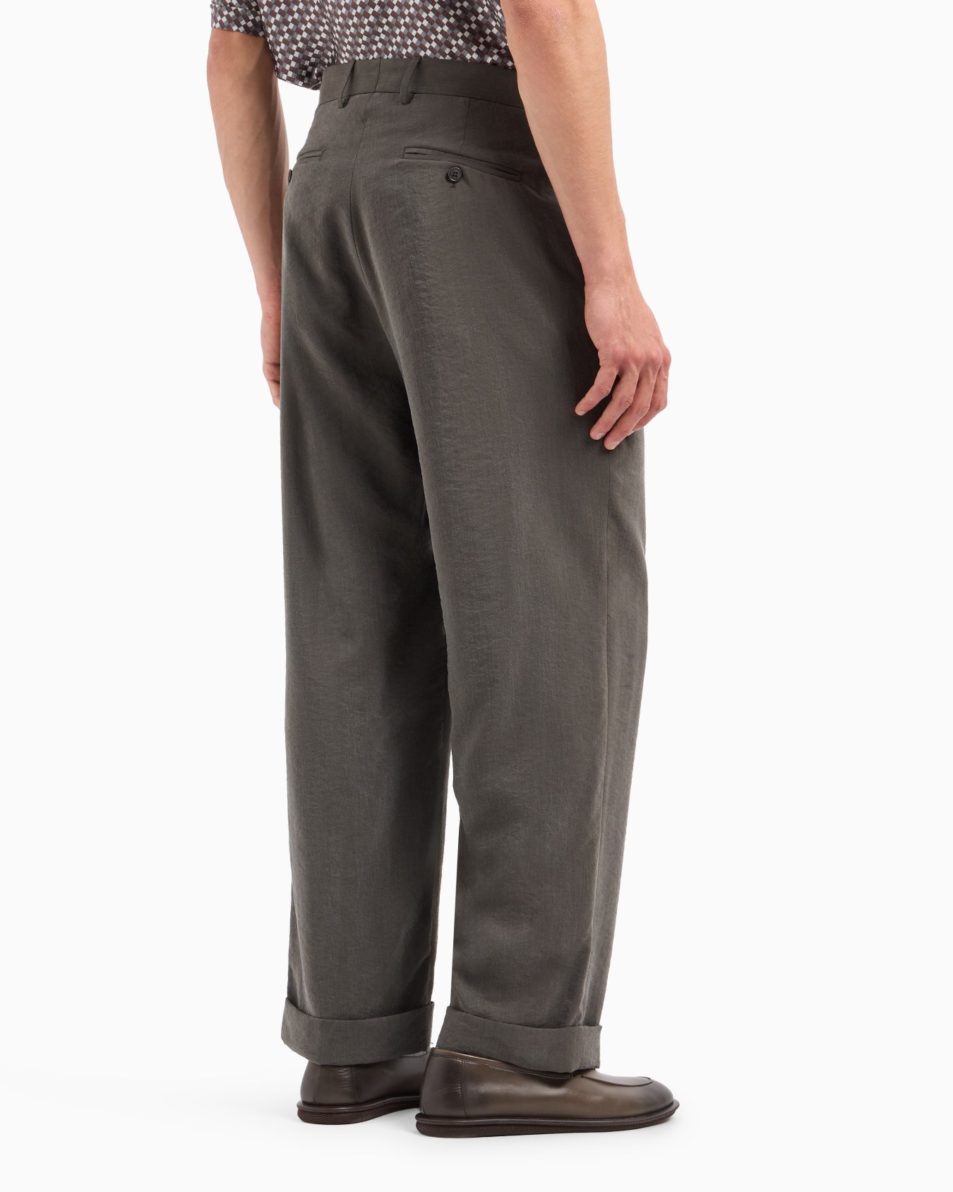 Hose mit einer Bundfalte aus gewaschenem Seidengemisch Folie 2