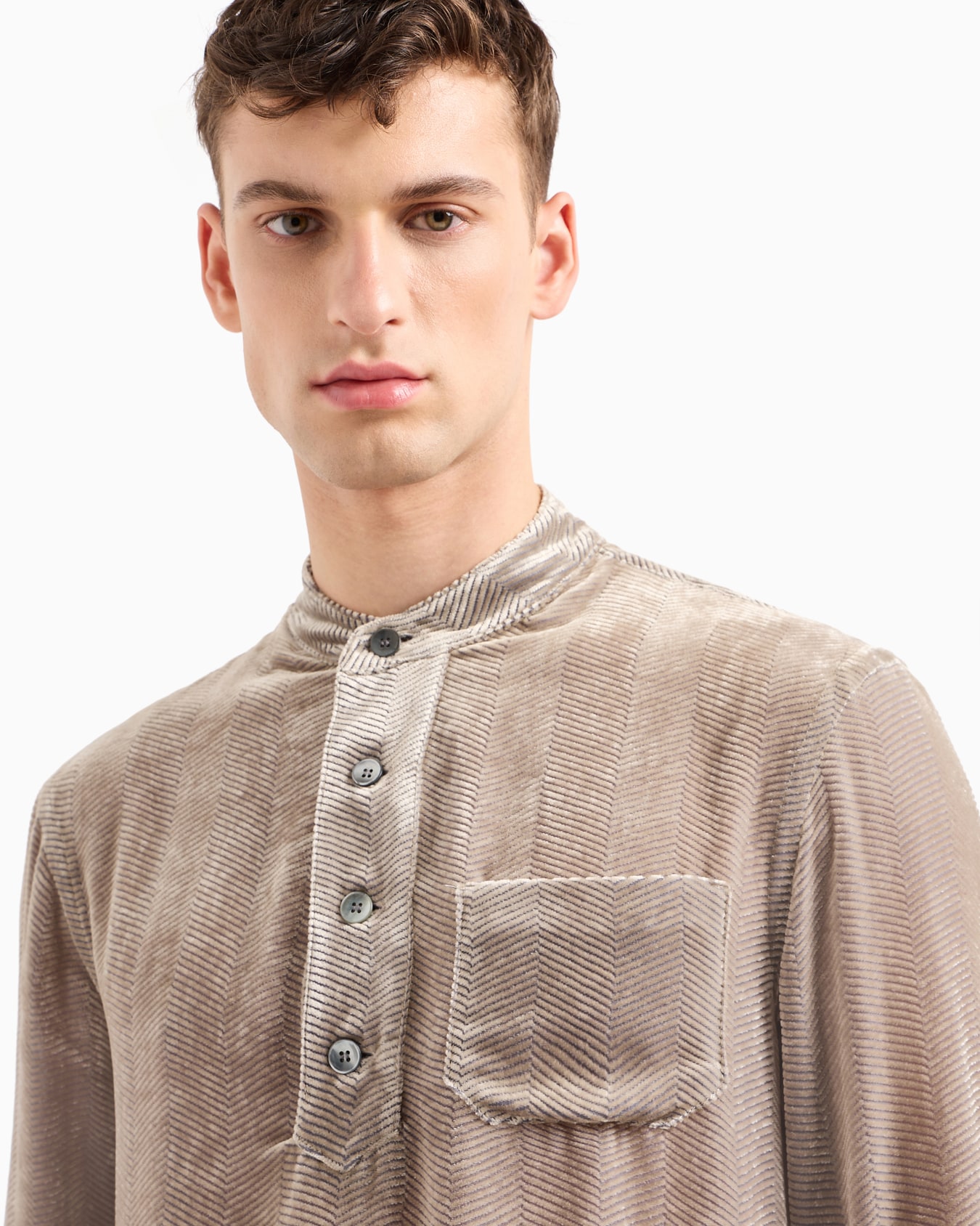 Shirt in devoré velvet with a chevron motif Slide 4