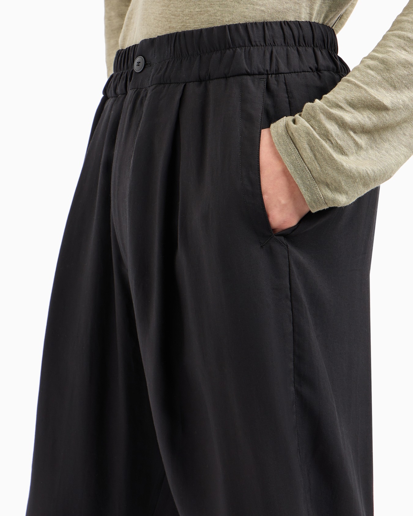 Pantalones de una pinza en tejido de viscosa y lino Diapositiva 5