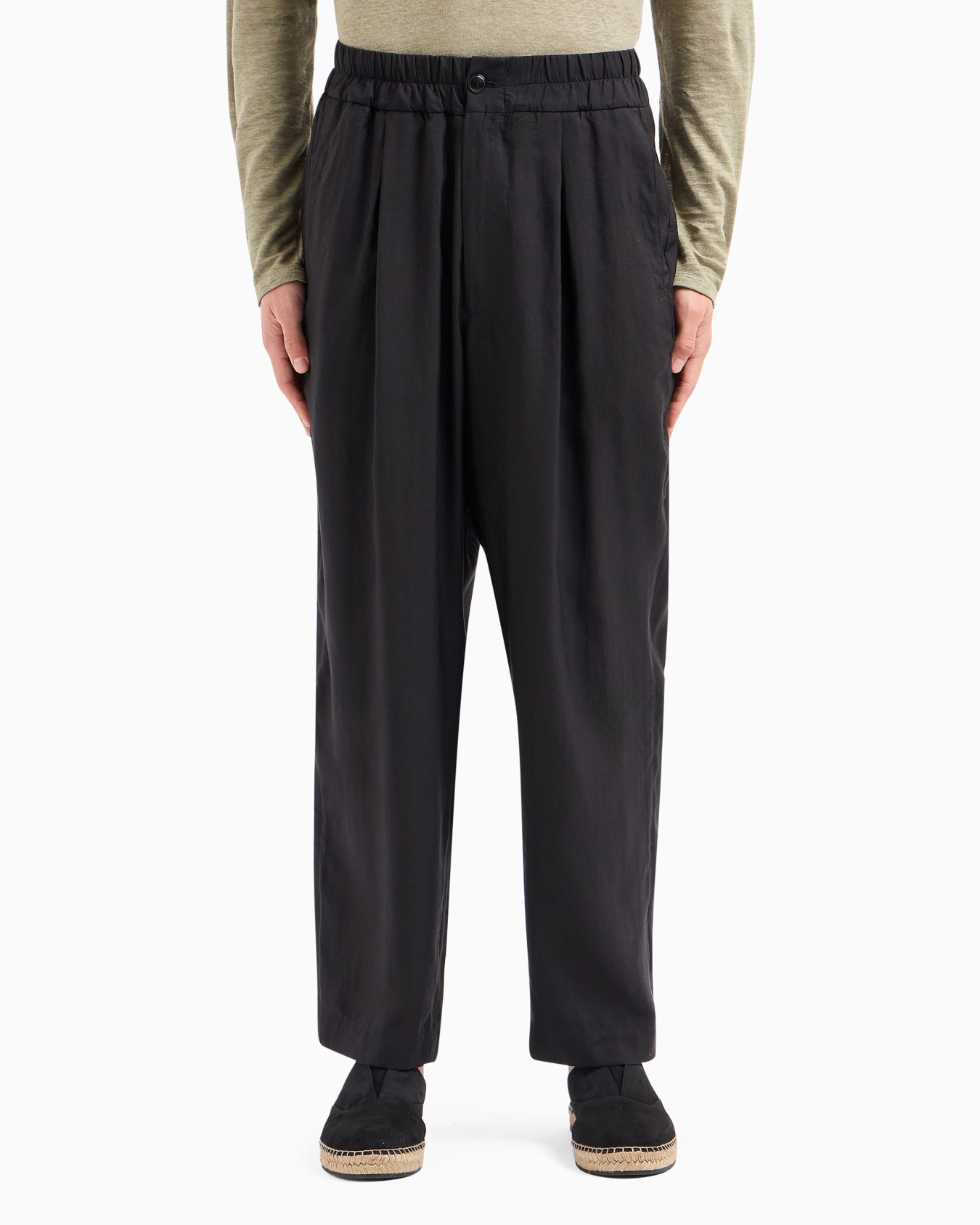 Pantalones de una pinza en tejido de viscosa y lino Diapositiva 2
