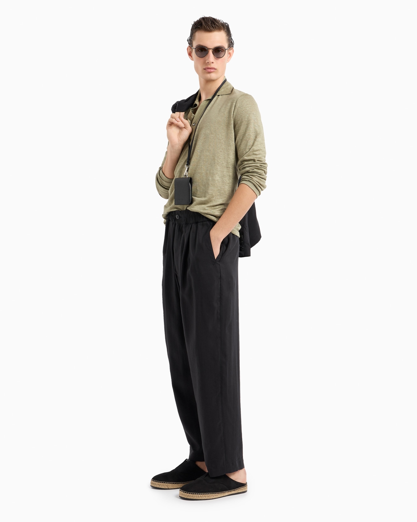 Pantalones de una pinza en tejido de viscosa y lino Diapositiva 4