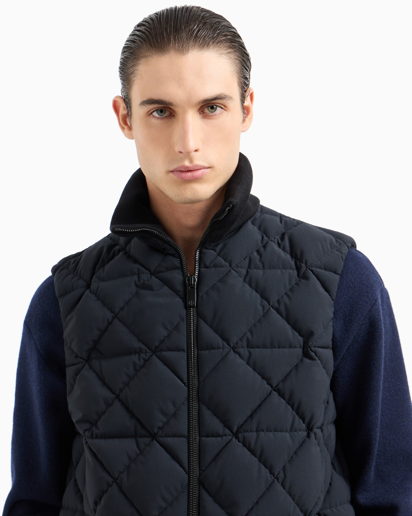 Gilet in twill tecnico imbottito in piuma Slide 4
