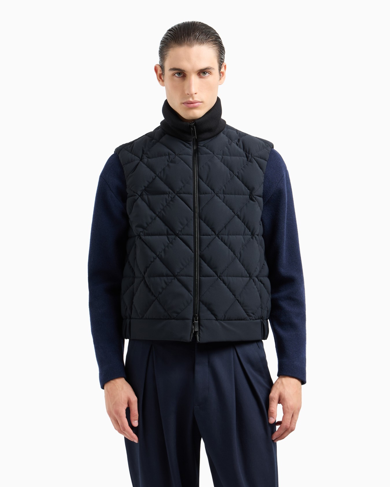 Gilet in twill tecnico imbottito in piuma Slide 3