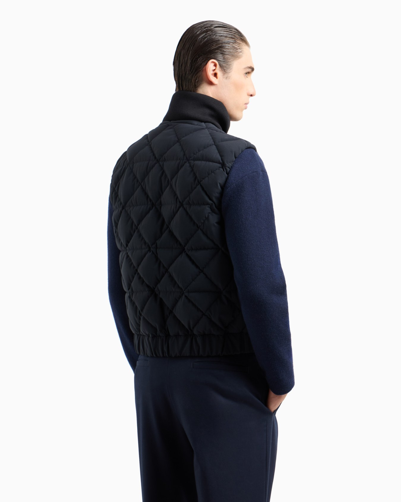 Gilet in twill tecnico imbottito in piuma Slide 2