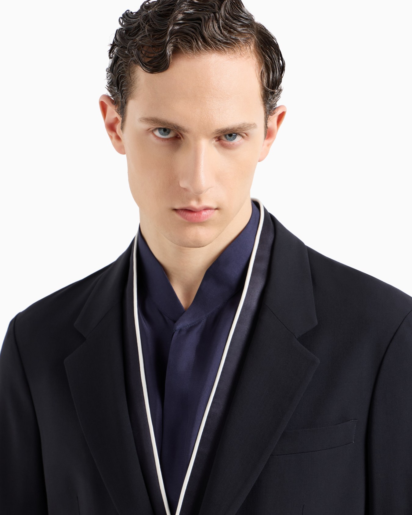 Single-breasted jacket in virgin wool crêpe Slide 4