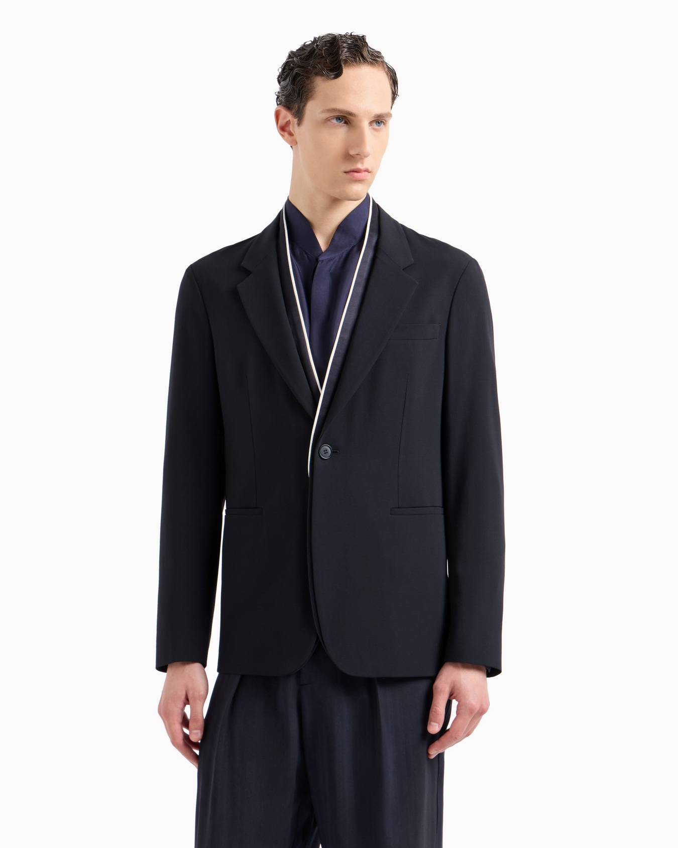 Single-breasted jacket in virgin wool crêpe Slide 1