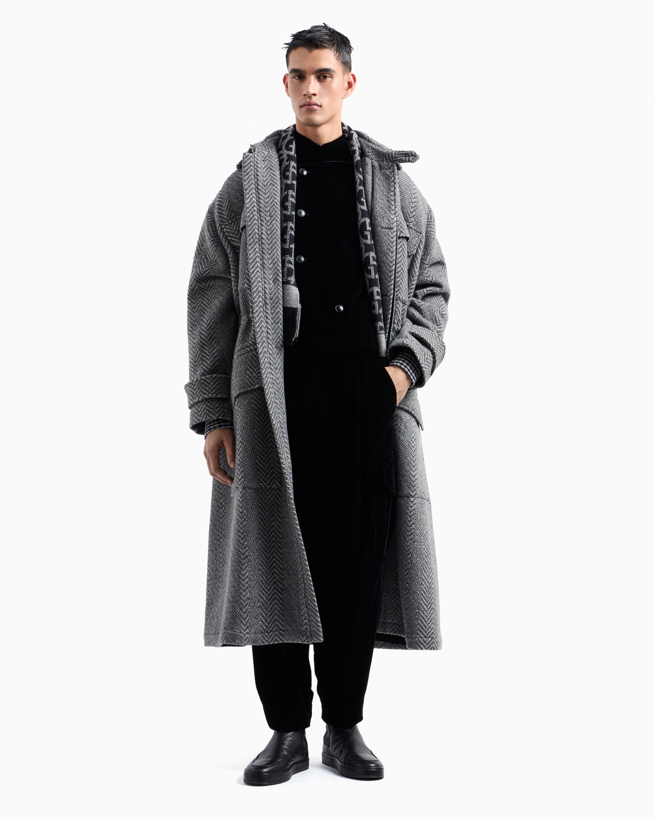 Langer Mantel aus Schurwolle und Kaschmir mit Zickzack-Muster in Jacquard-Stoff-Verarbeitung Folie 4