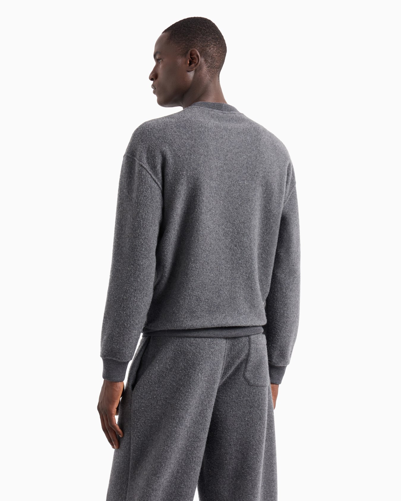 Cashmere fleece crew-neck sweatshirt Slide 2