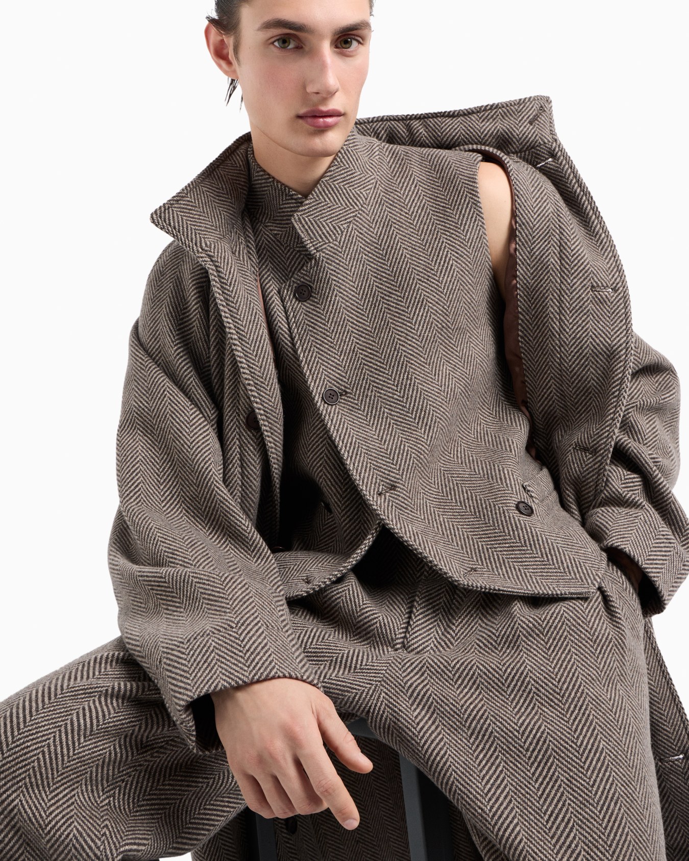 Langer Mantel aus Kaschmir-Mischung mit Fischgrat-Muster in Jacquard-Stoff-Verarbeitung Folie 7