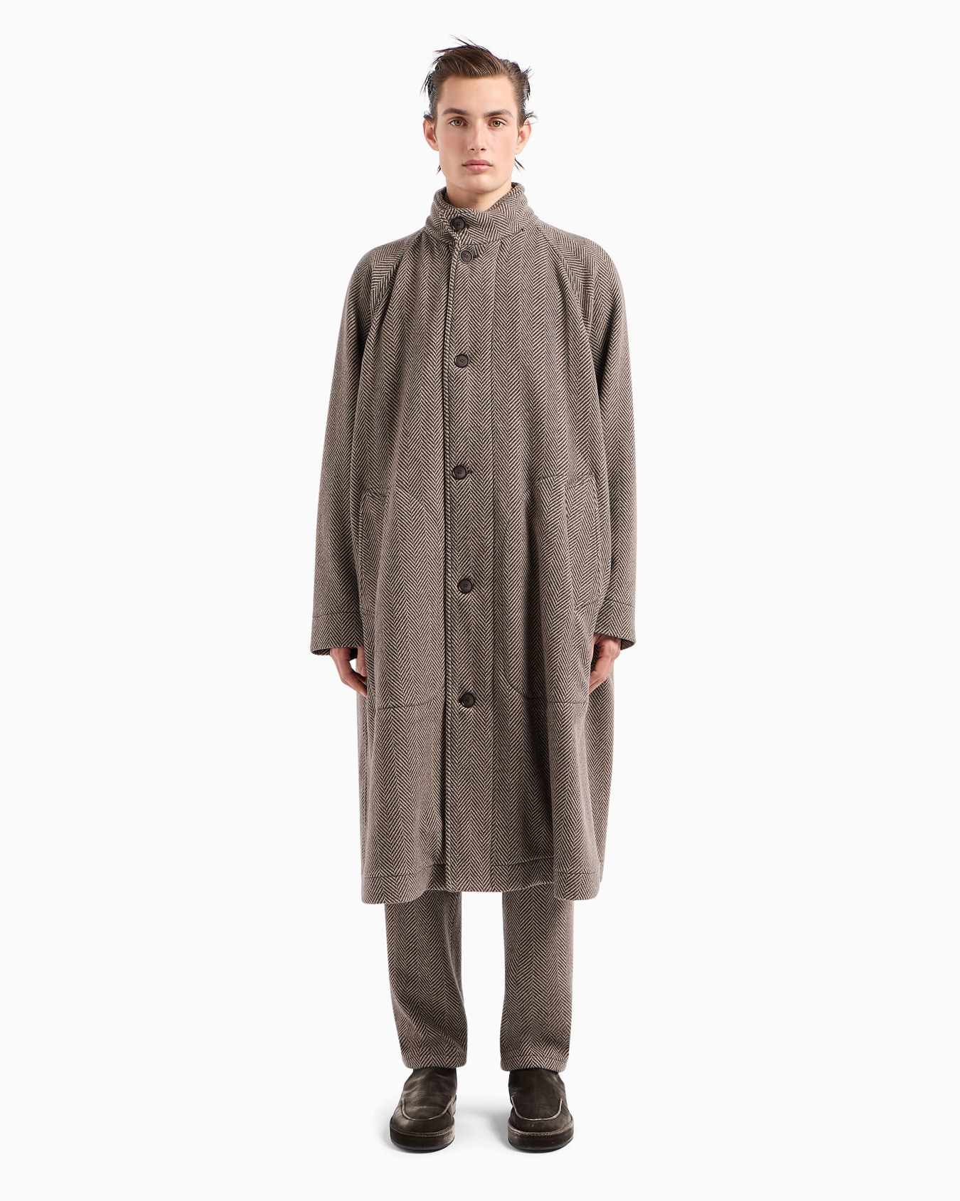 Langer Mantel aus Kaschmir-Mischung mit Fischgrat-Muster in Jacquard-Stoff-Verarbeitung Folie 2