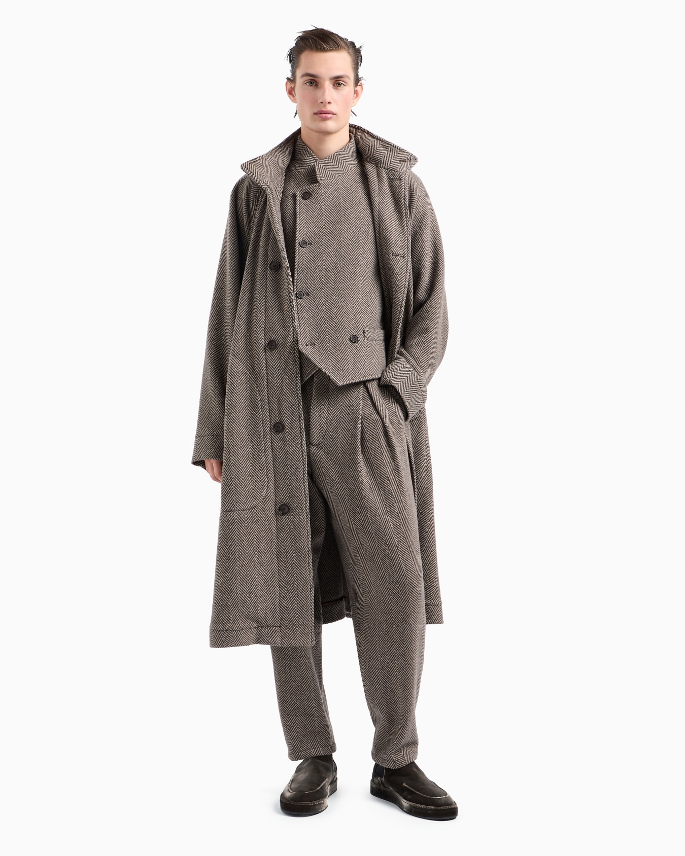 Langer Mantel aus Kaschmir-Mischung mit Fischgrat-Muster in Jacquard-Stoff-Verarbeitung Folie 4