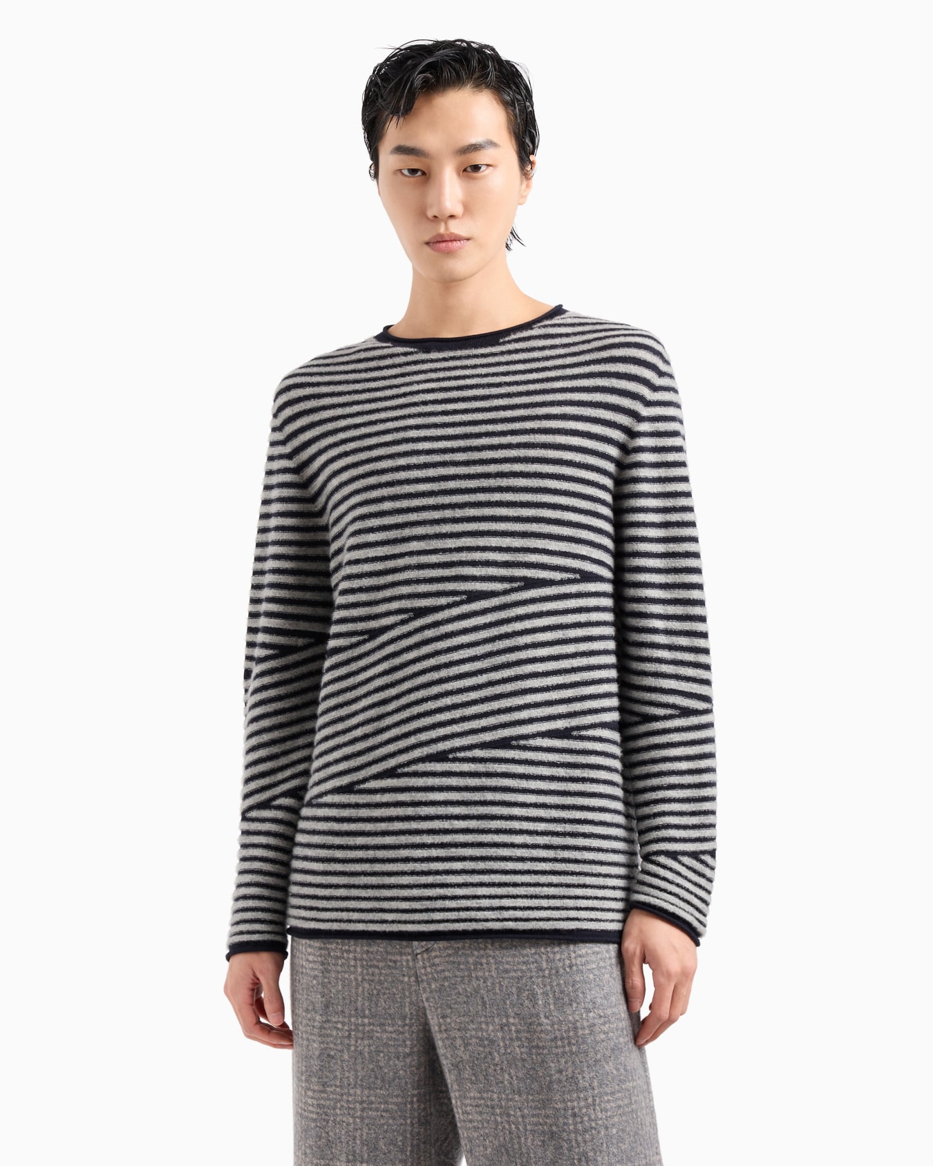 Crew-neck jumper in virgin wool, cashmere and bouclé silk Slide 2