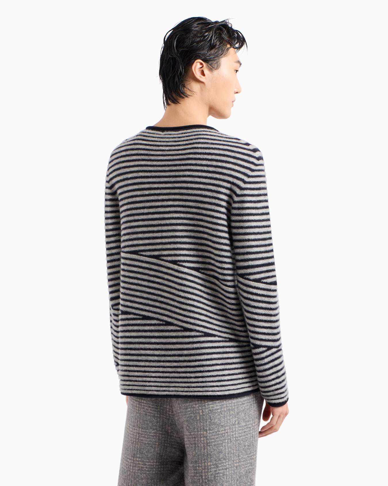 Crew-neck jumper in virgin wool, cashmere and bouclé silk Slide 3