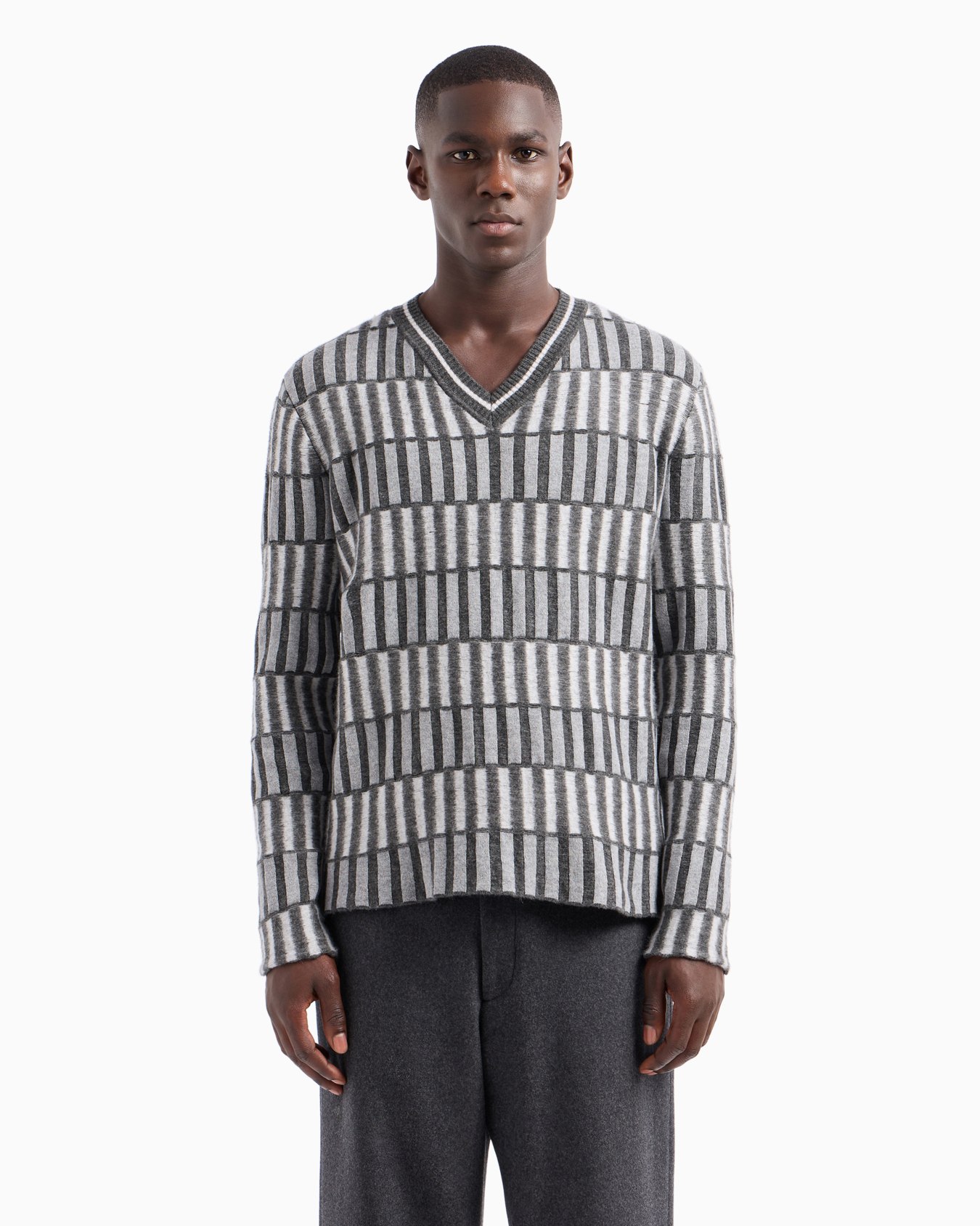 Pullover mit V-Ausschnitt aus Seide und Kaschmir Folie 2