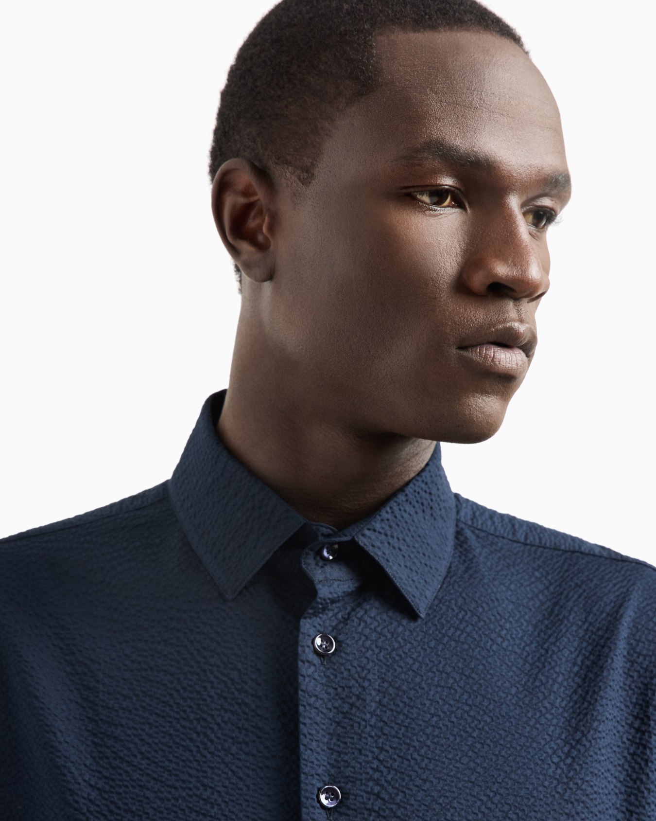 Short-sleeved cotton-seersucker shirt Slide 4