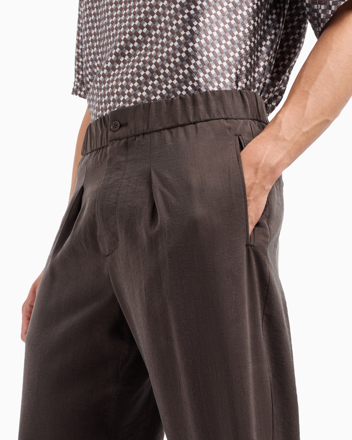 Washed, silk-blend, single-pleat trousers Slide 4