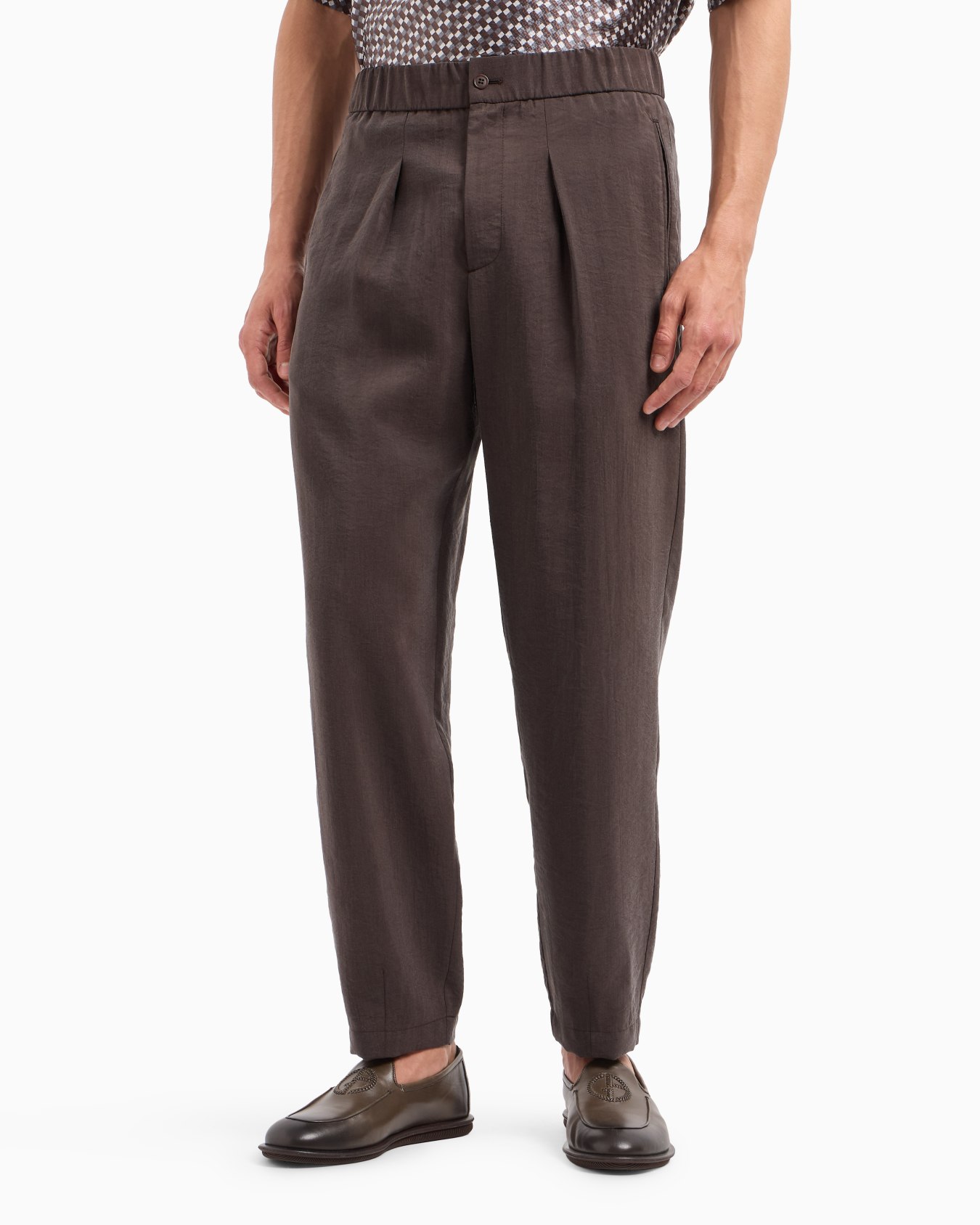 Washed, silk-blend, single-pleat trousers Slide 3