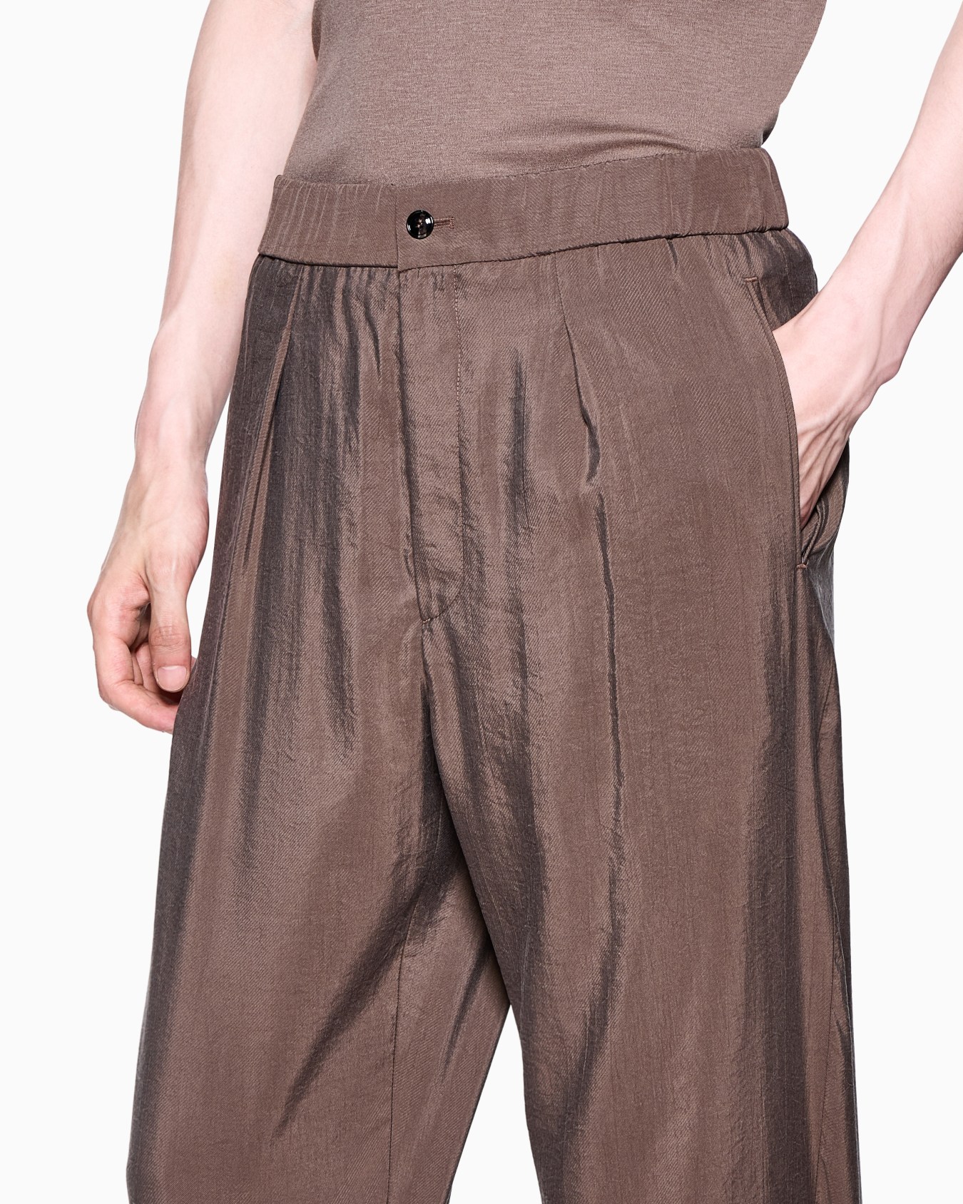 Pantaloni a una pince in misto seta lavata Slide 4